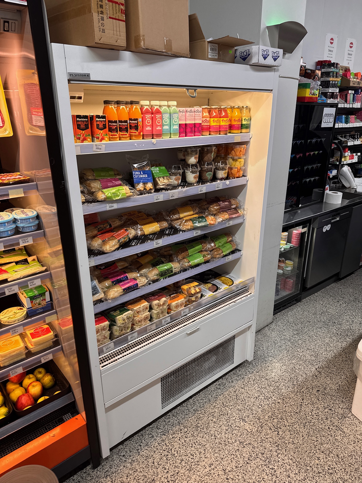 SELT / SOLD ES System K opinn kæliskápur með gardínu, H196xB120xD63sm. 3