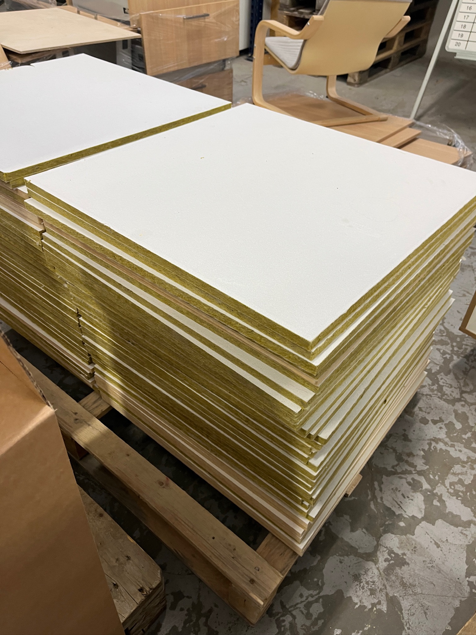 SELT / SOLD Kerfisloft - 60x60 - 155 plötur - um 55 fm. 2