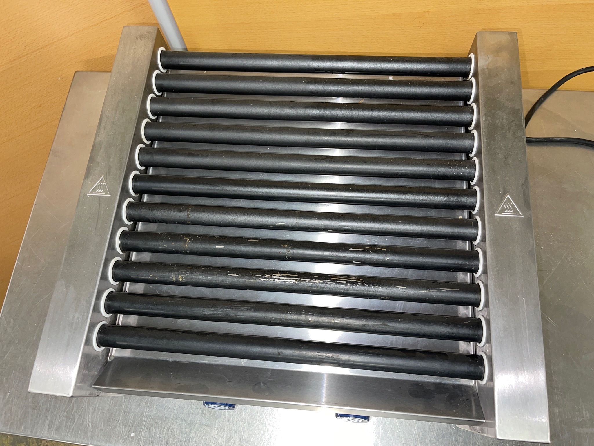 SELT / SOLD Sausage Roller grill - 11 roller 7