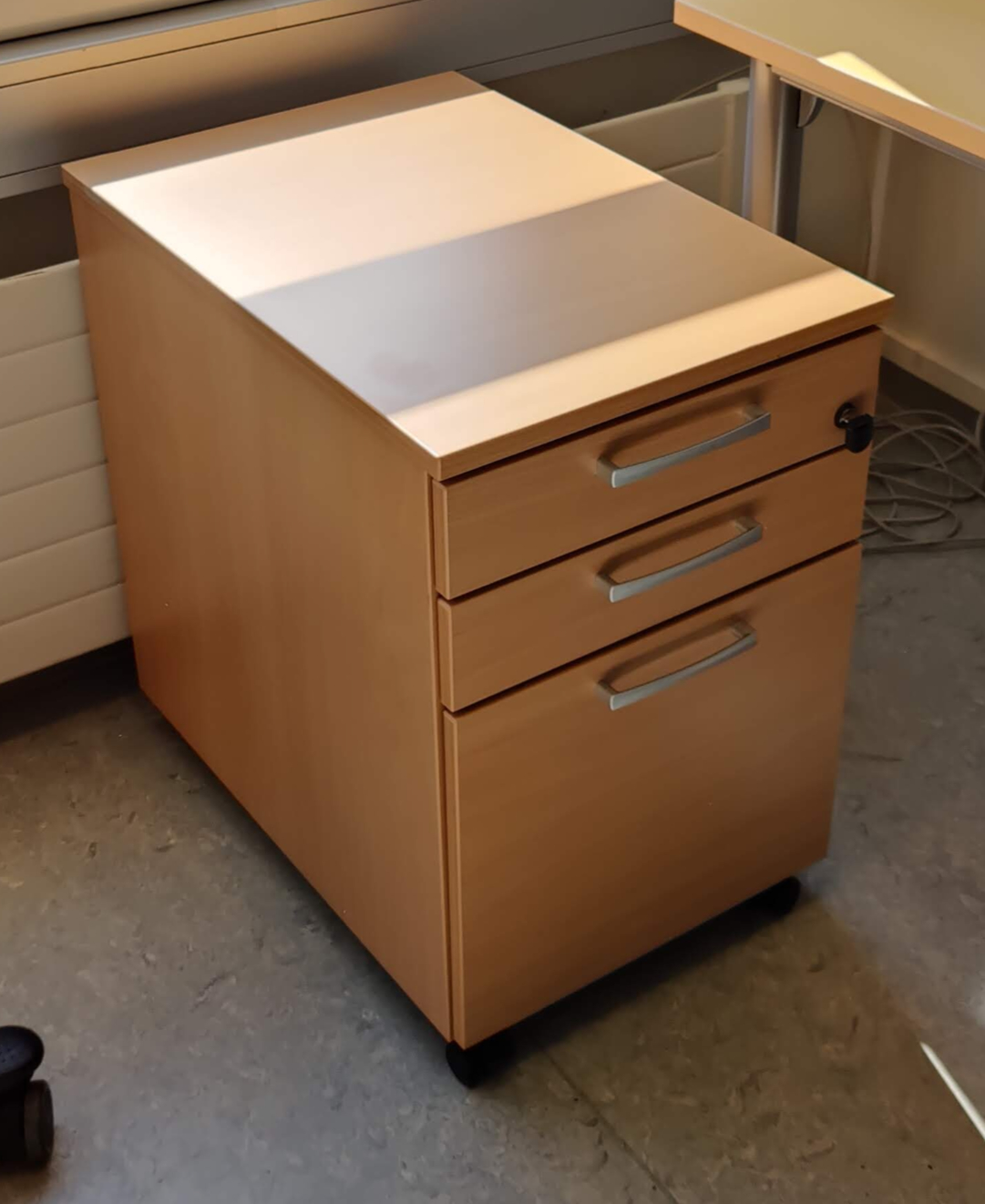SELT / SOLD Kinnarps skúffuskápur frá Pennanum - Ísafjörður 2