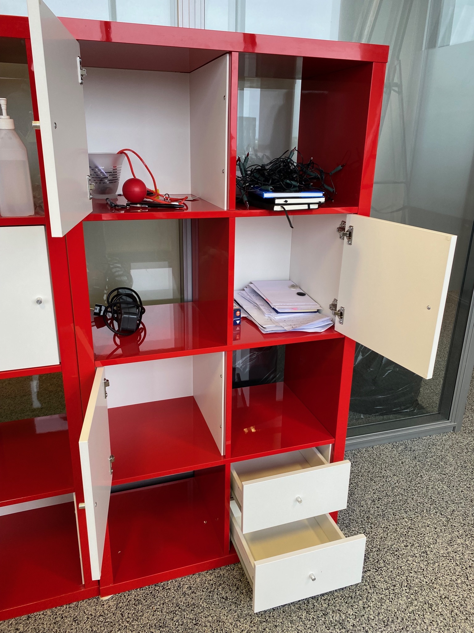 SELT / SOLD IKEA Kallax hirslur með skápum/skúffum 3