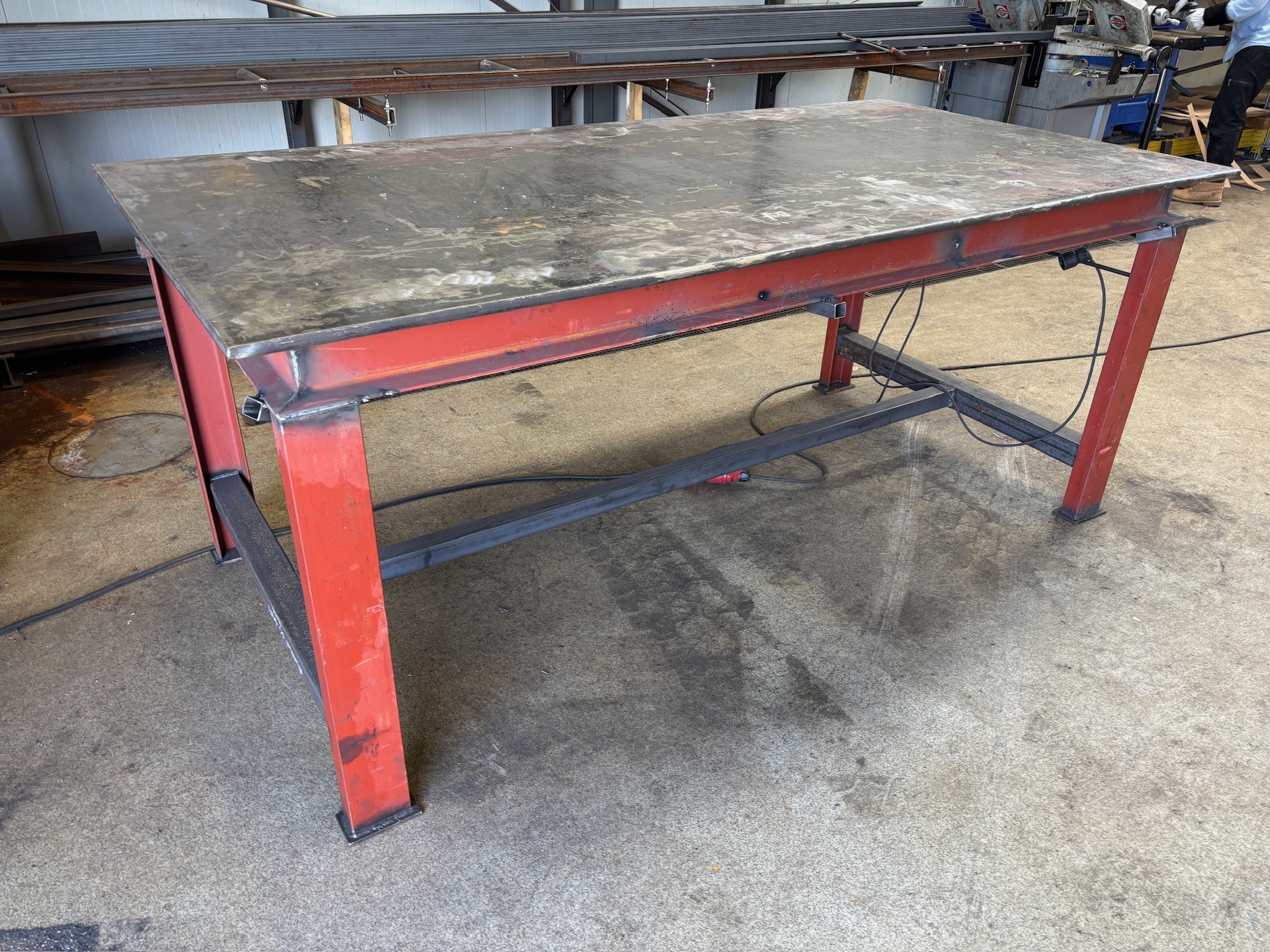 SELT / SOLD - Suðuborð, B250xD126xH105sm. 4