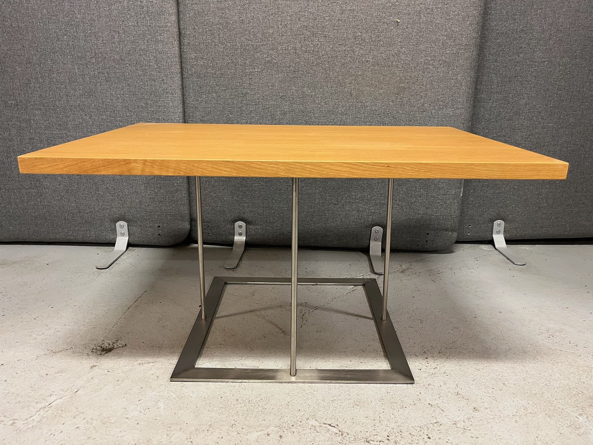 SELT / SOLD Stofuborð, B90 x D60 x H48 sm.