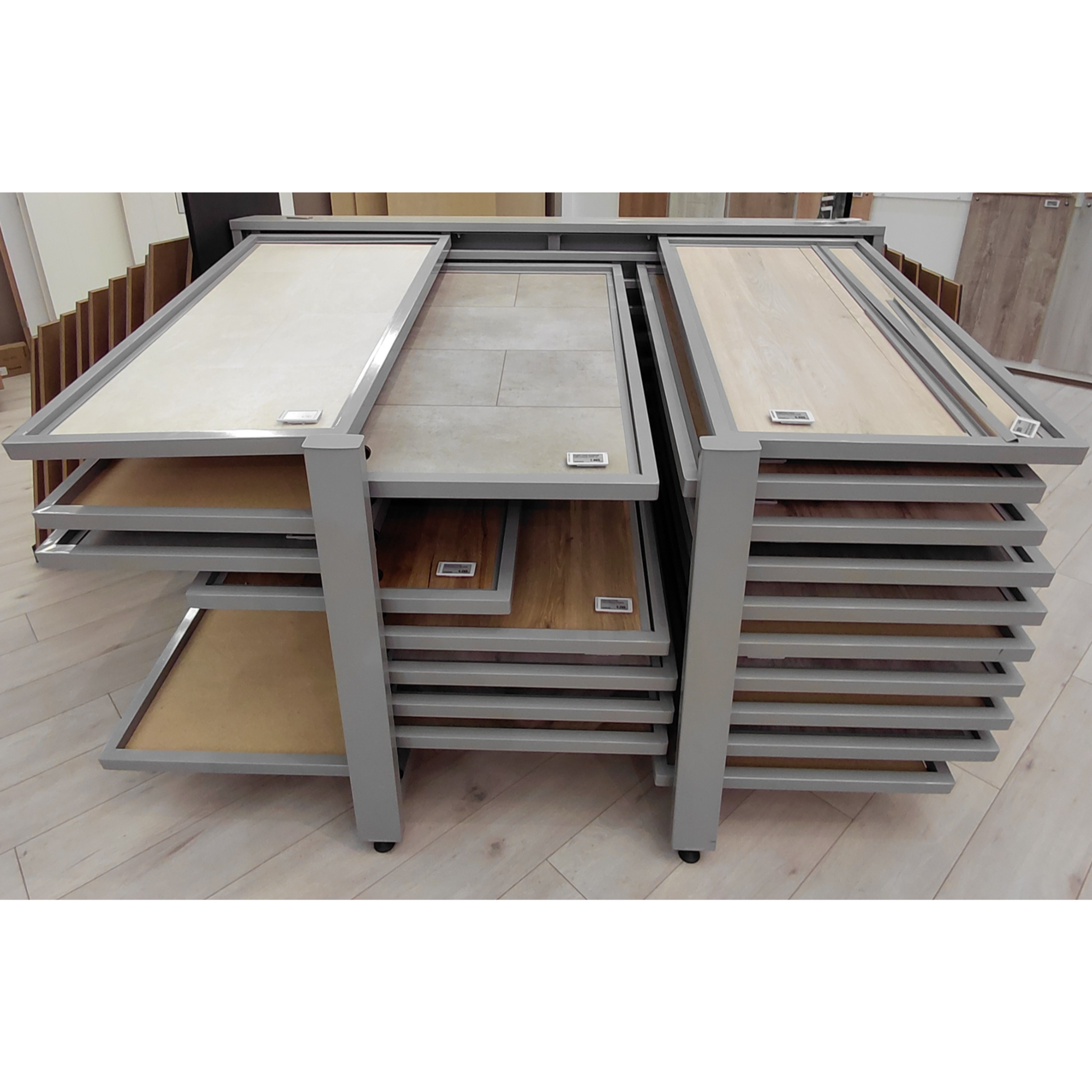 SELT / SOLD Sýningarstandur / geymsluhillur, B145 xD68 x H128 sm.