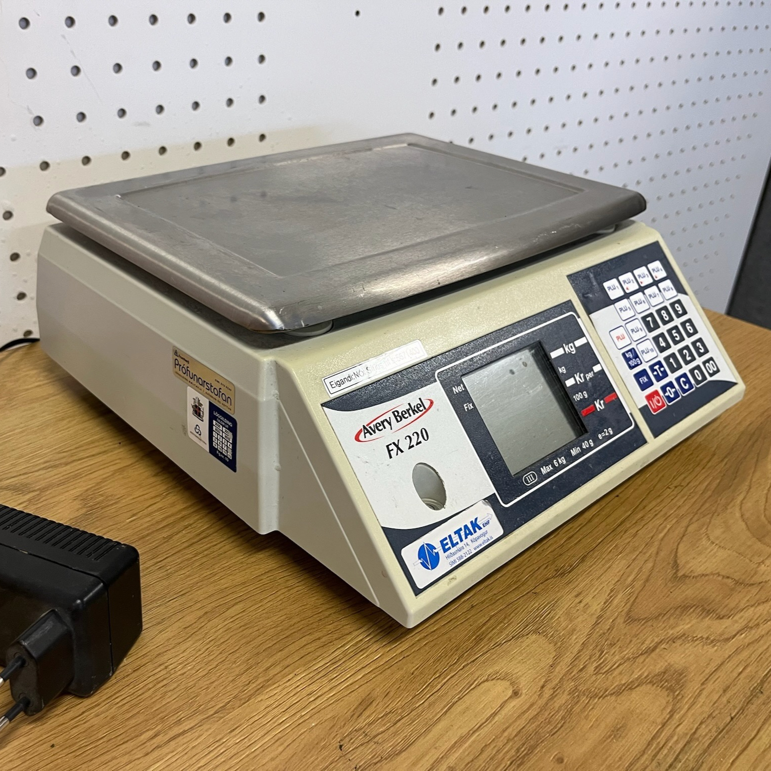 SELT / SOLD Avery Berkel vog frá Eltak, B30xD34xH14sm.