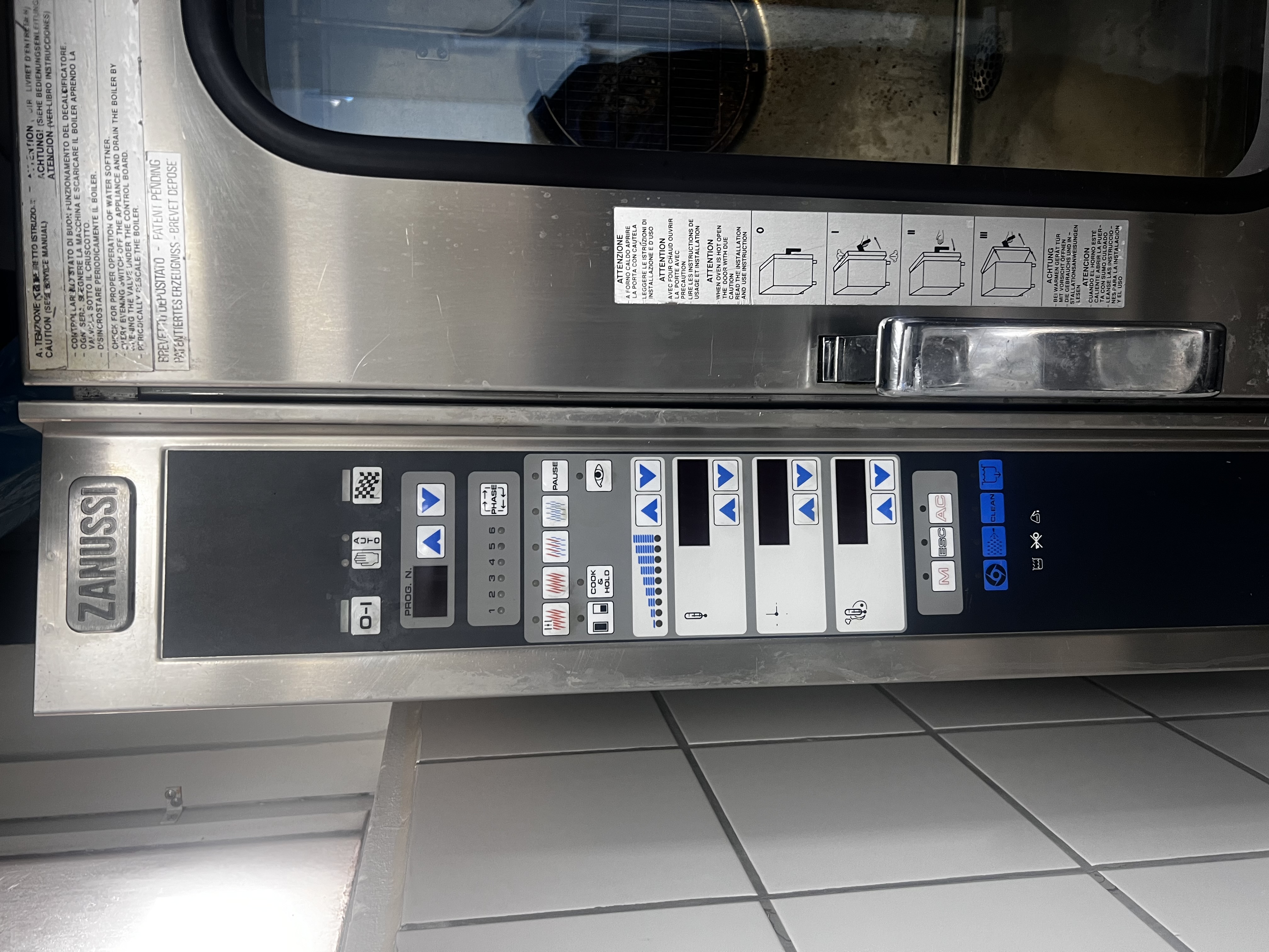 SELT / SOLD - Zanussi Ofn - 10 skúffur 2