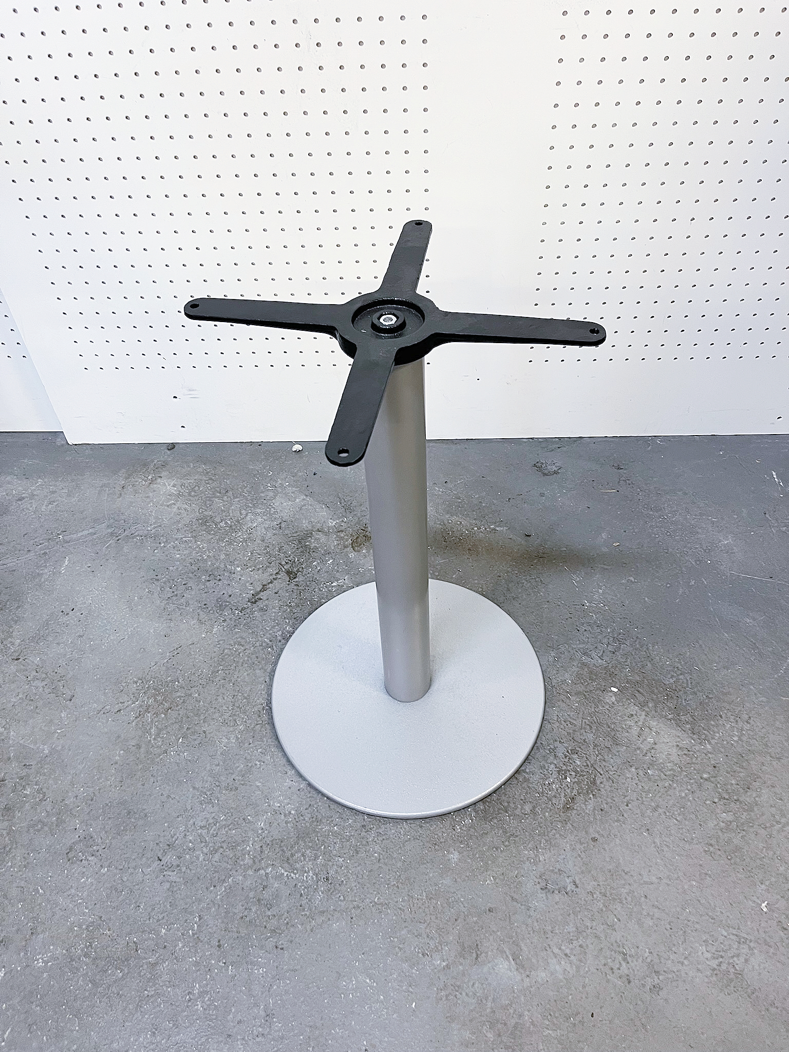 SELT / SOLD Borðfótur H70 sm 2