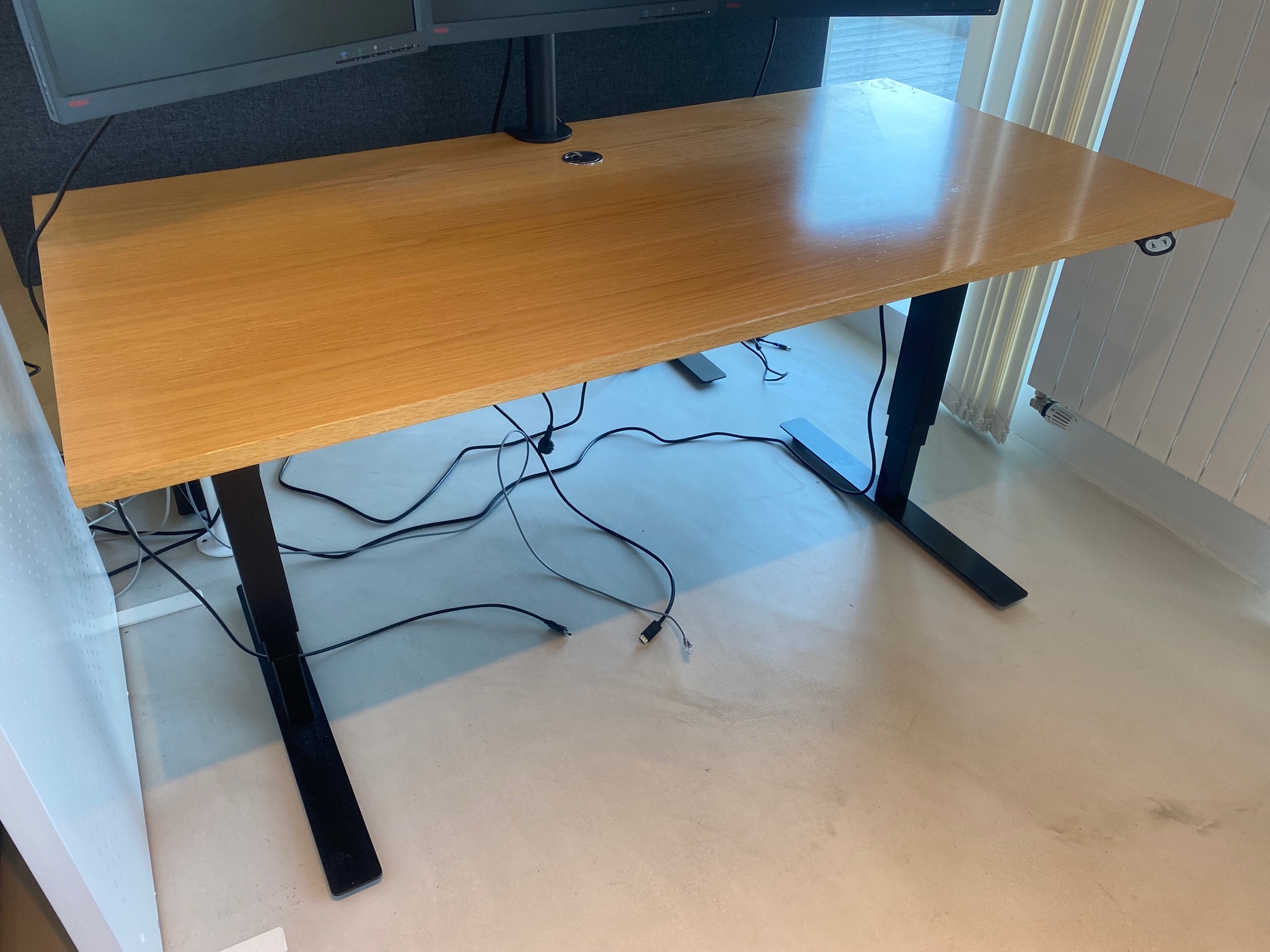 SELT - Rafmagnsborð frá Á. Guðmundsson 160x80 - Innan við 5 borð til 3