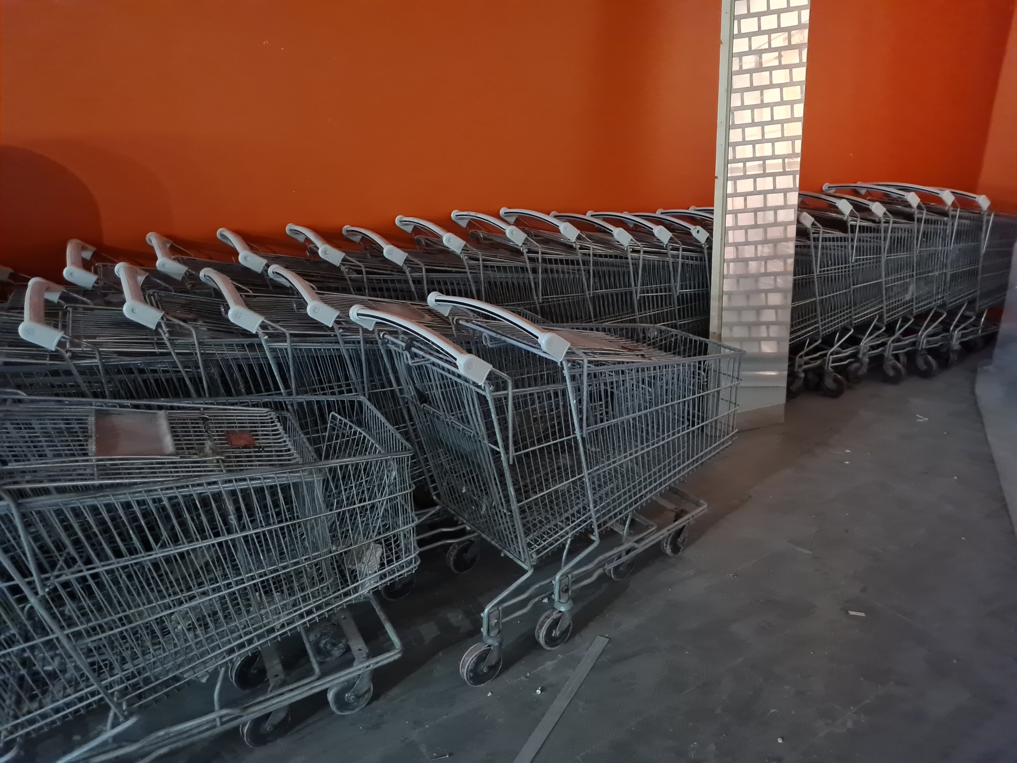 SELT / SOLD - Innkaupakerrur - búðakerrur - 30 stk.