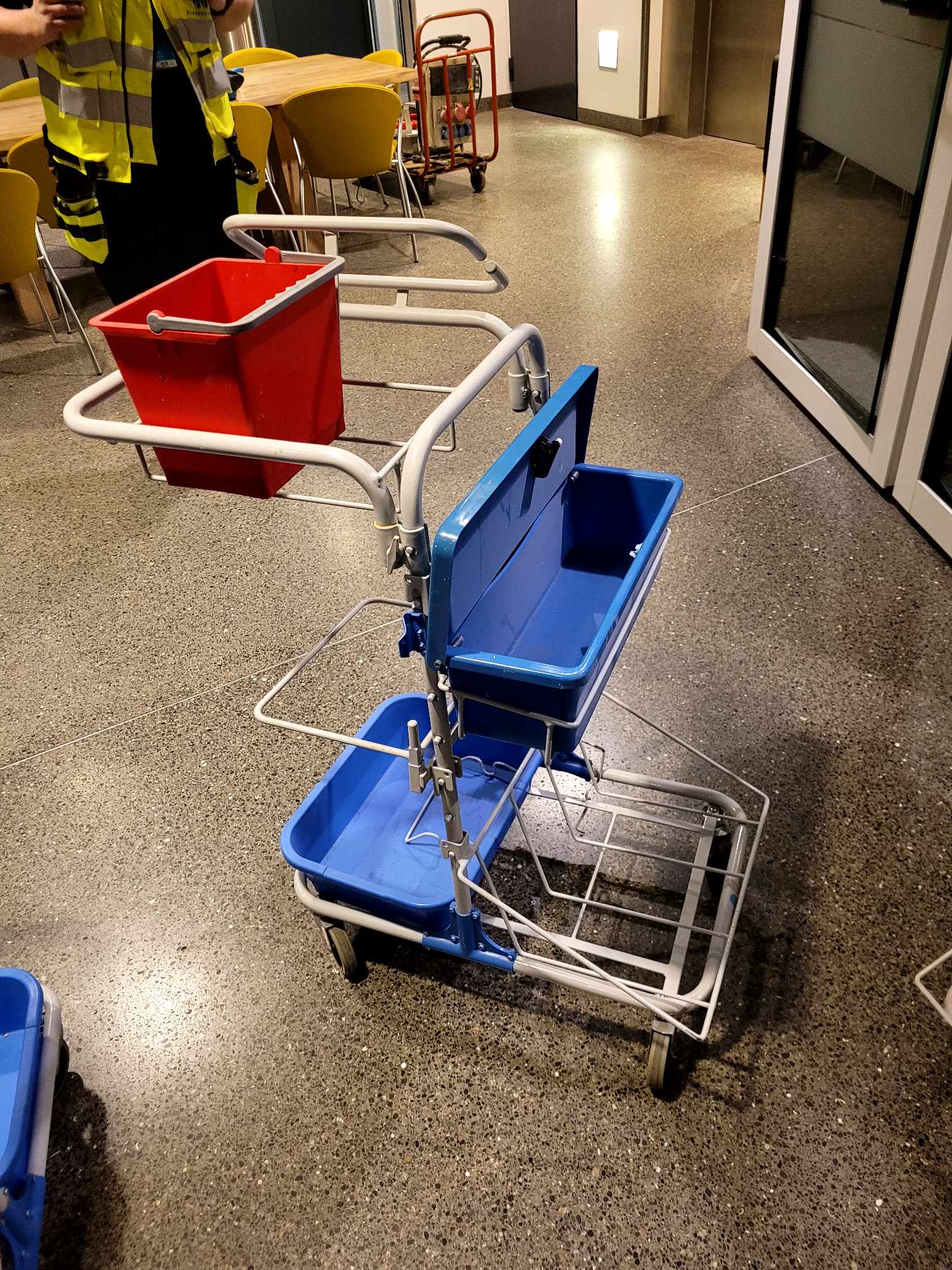 SELT / SOLD Skúringavagnar - ræstivagnar - 12 stk. Rekstrarvörur 4