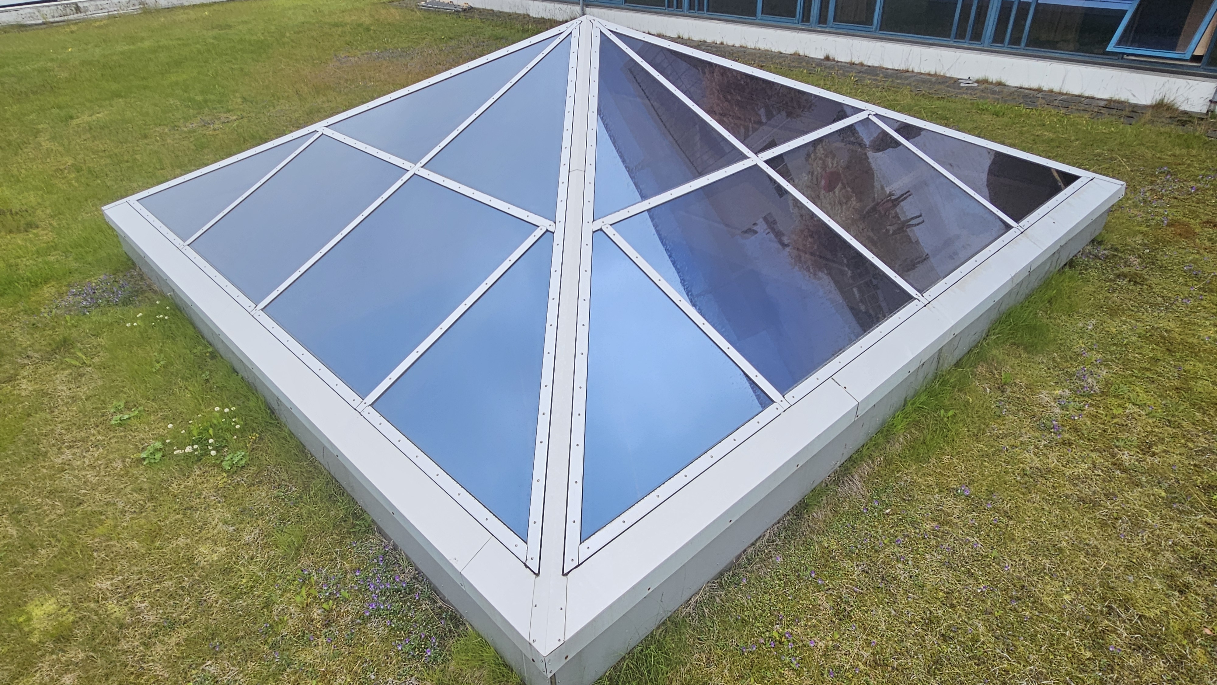 SELT / SOLD Píramídi - þakbygging - 650*650sm. 42 fm. Pnr. 103 2