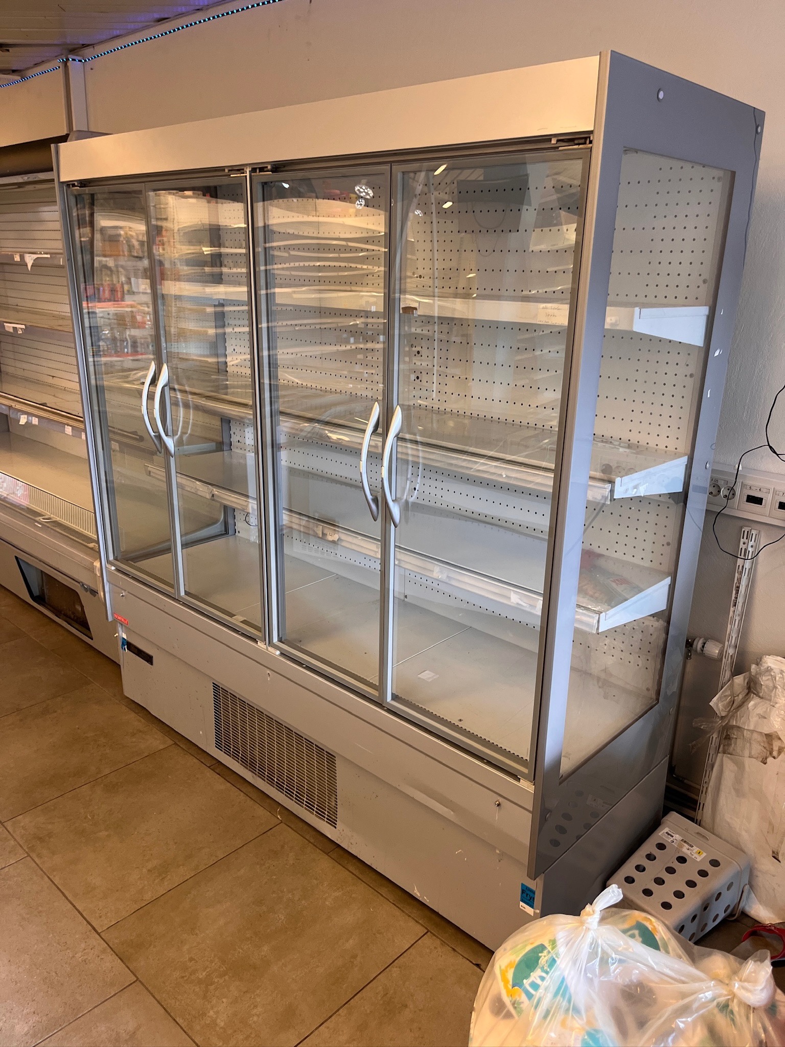 SELT / SOLD OSCARTIELLE display kæliskápur B192 x H197 - 801 3