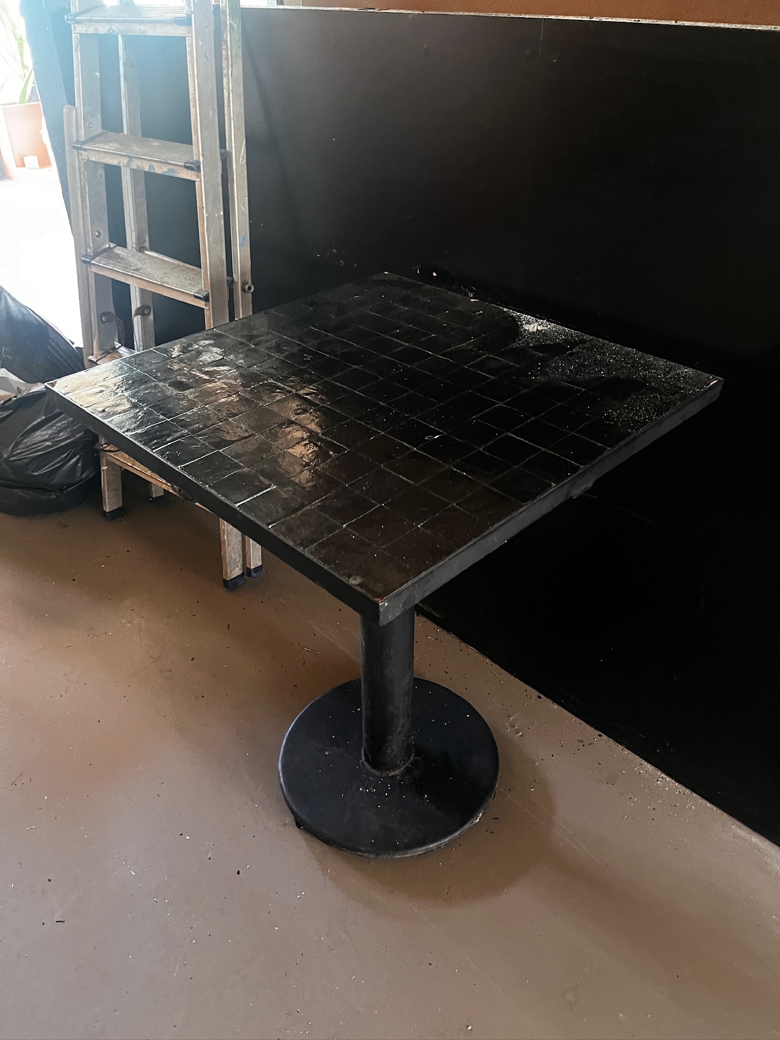 SELT / SOLD Eldhúsborð, 62 x 62 sm. 2