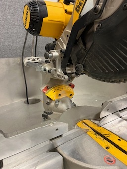 SELT / SOLD Öflug Dewalt DWS727 Geirungssög 250mm 1675W 5