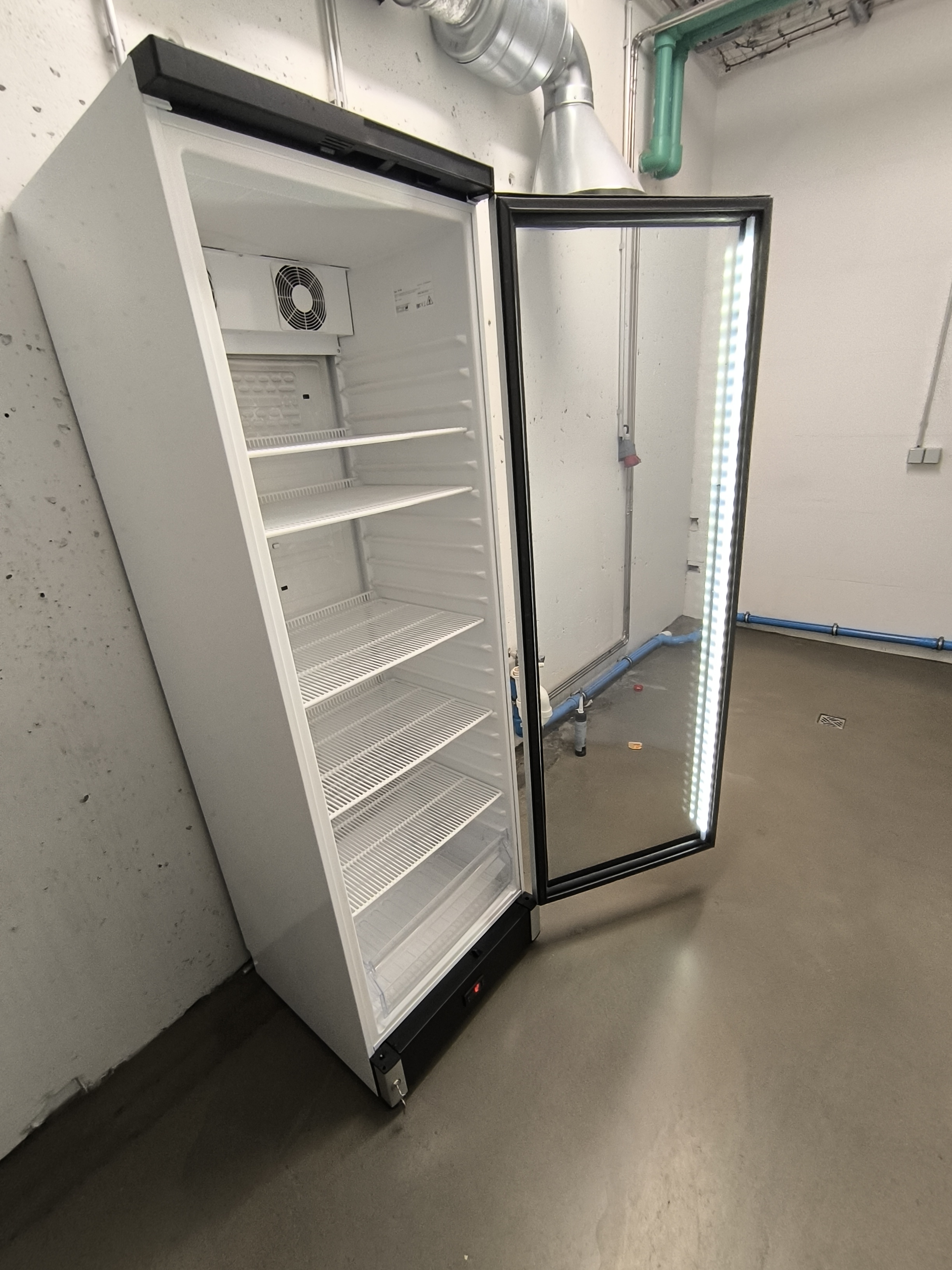 SELT / SOLD Kælir m.glerhurð - 351 L 8