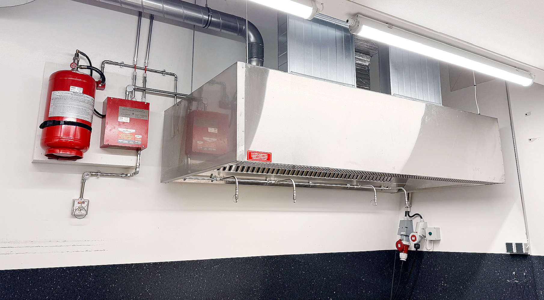 Háfur með Amerex slökkvikerfi, B225 x D110 x H50 sm