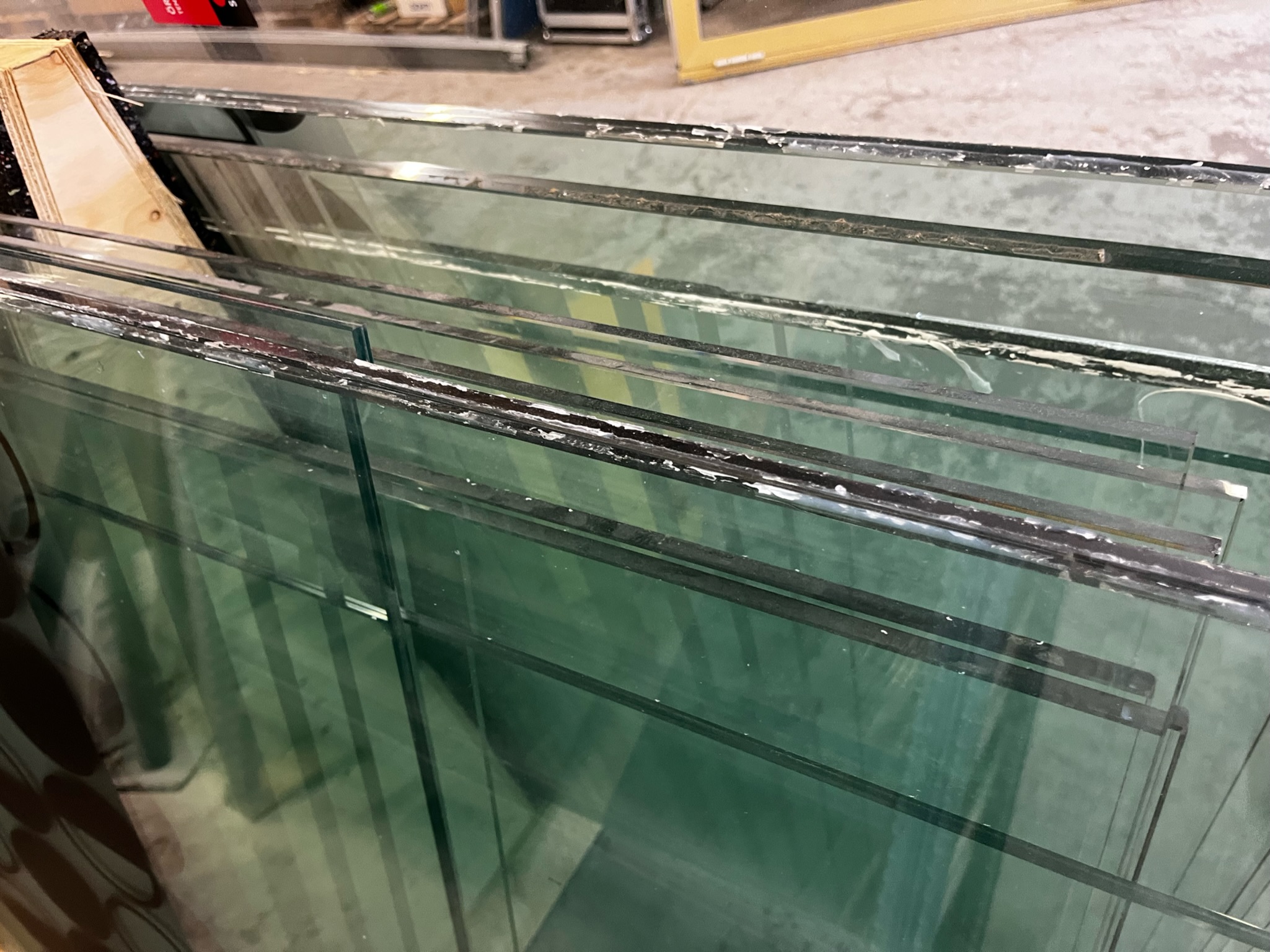 SELT / SOLD Glerveggir - hert gler 7