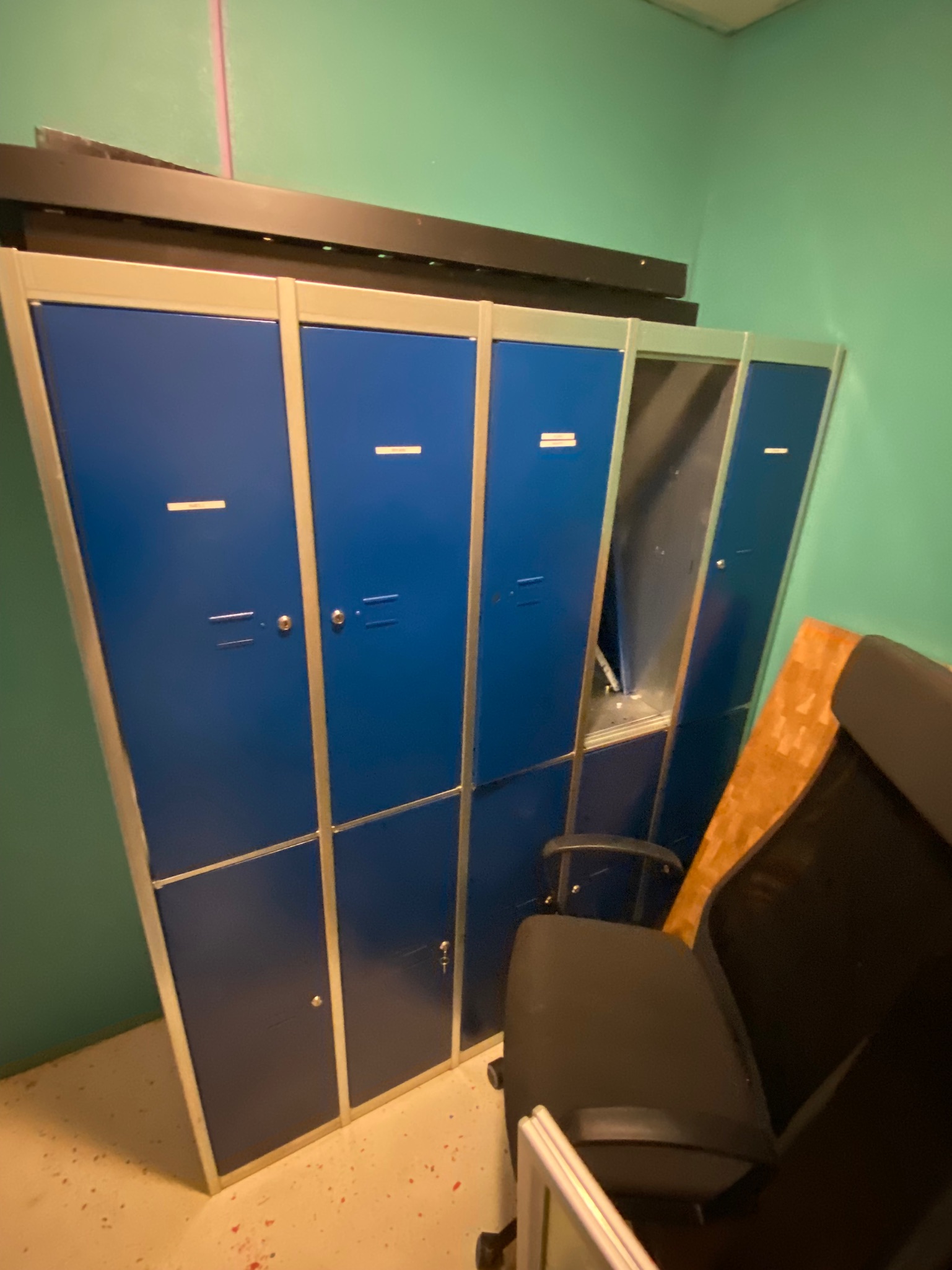 SELT / SOLD Starfsmannaskápar (10 + 4 hólf)