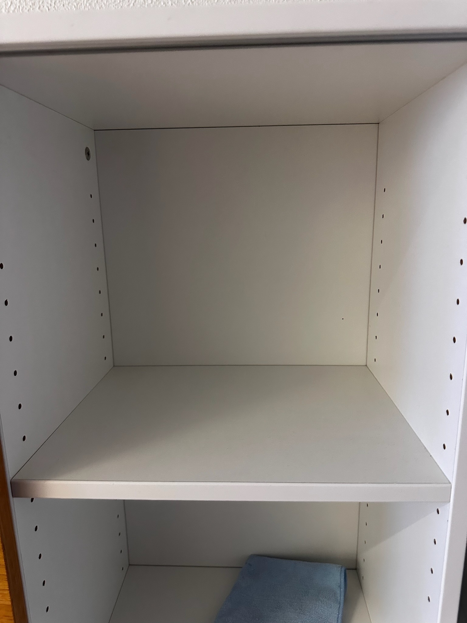 SELT / SOLD IKEA skápur með rennihurðum, L162 x B35 x H143 sm. 6