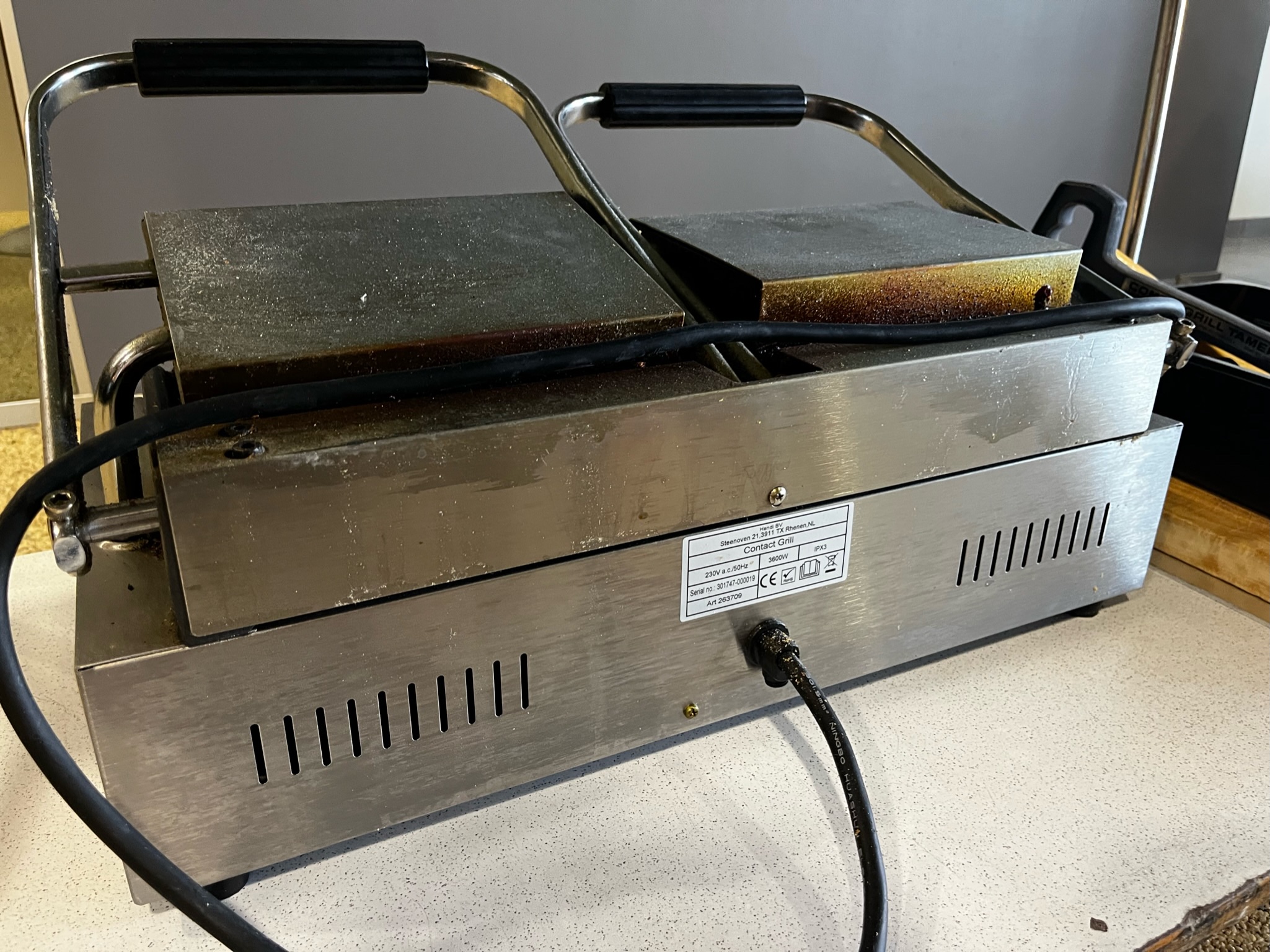 SELT / SOLD Hendi contact grill 8