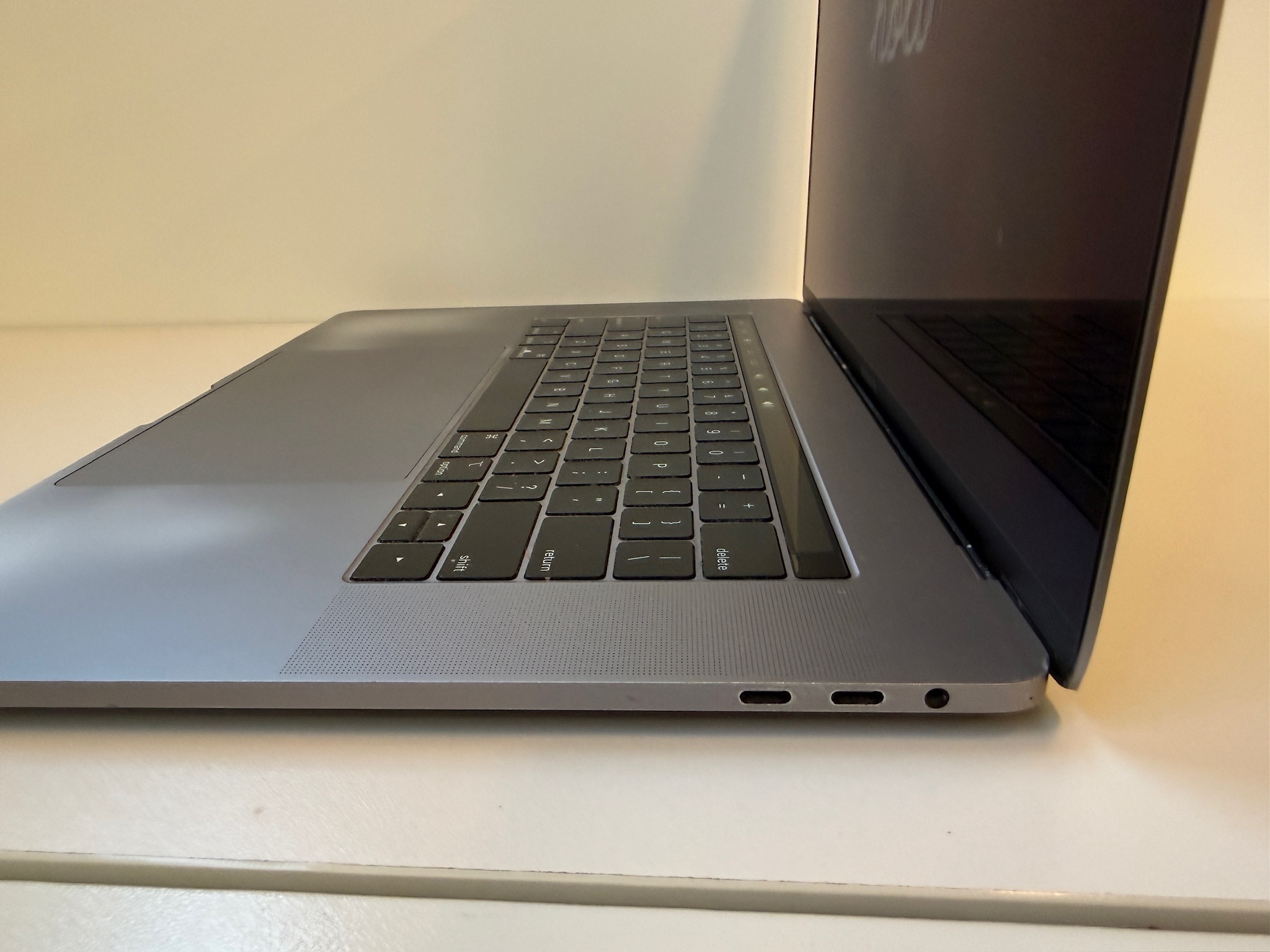 SELT / SOLD Apple MacBook Pro i7, 15'' 4