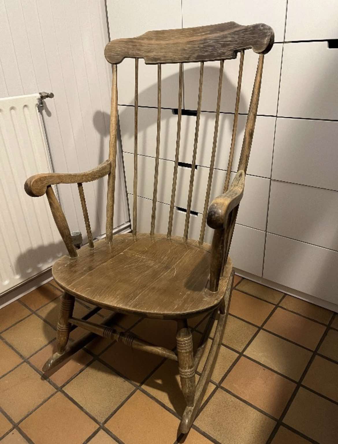 SELT / SOLD - Antík ruggustóll