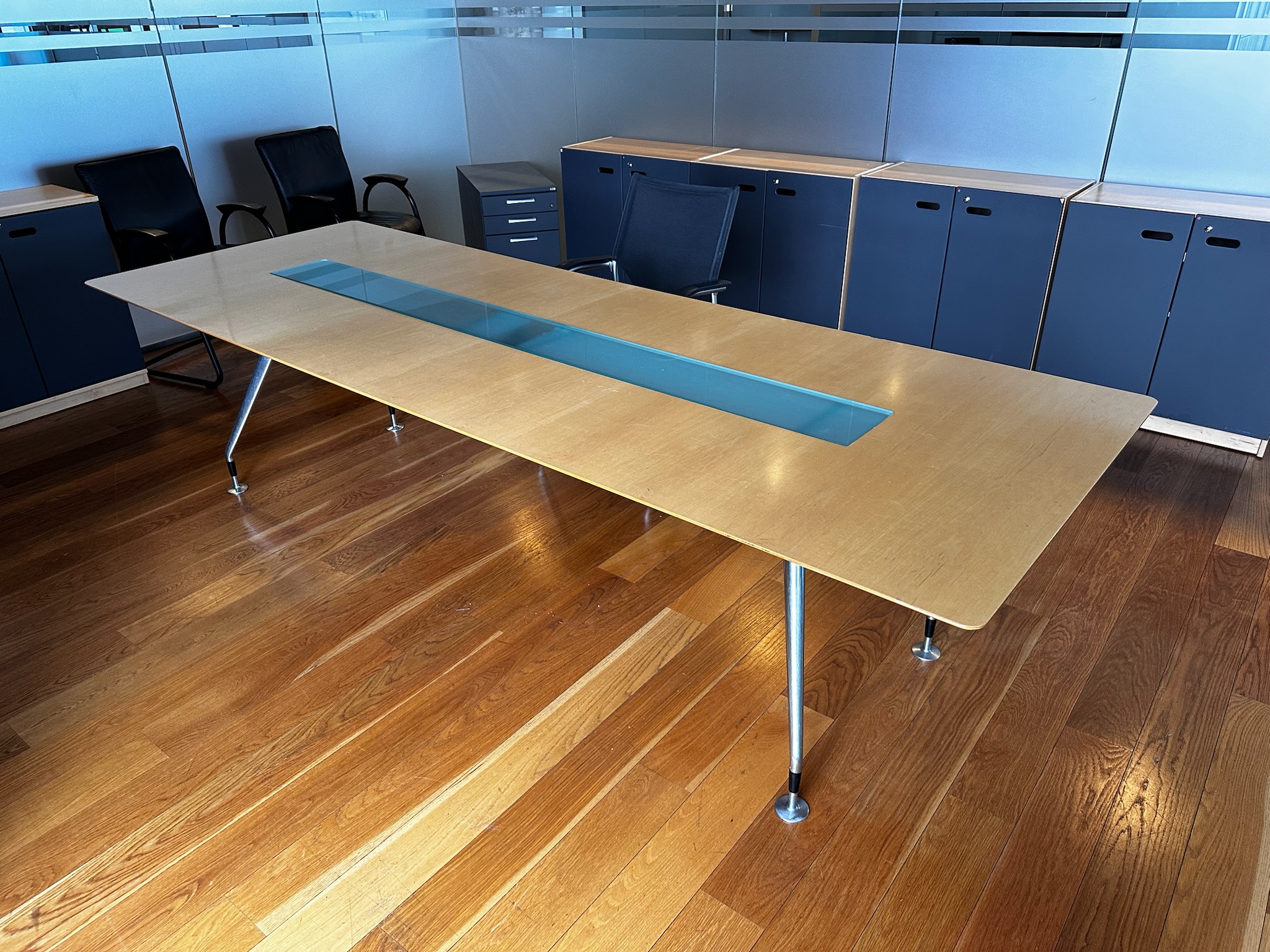 SELT / SOLD Vitra fundarborð frá Pennanum, 8-10 manna, L280 x B100 x H74 sm. 10