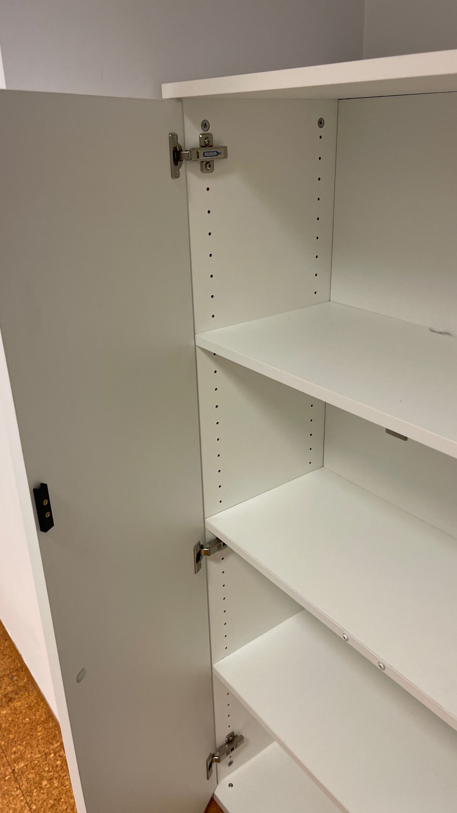 SELT / SOLD Skrifstofuskápar m. læsingu frá Pennanum 5