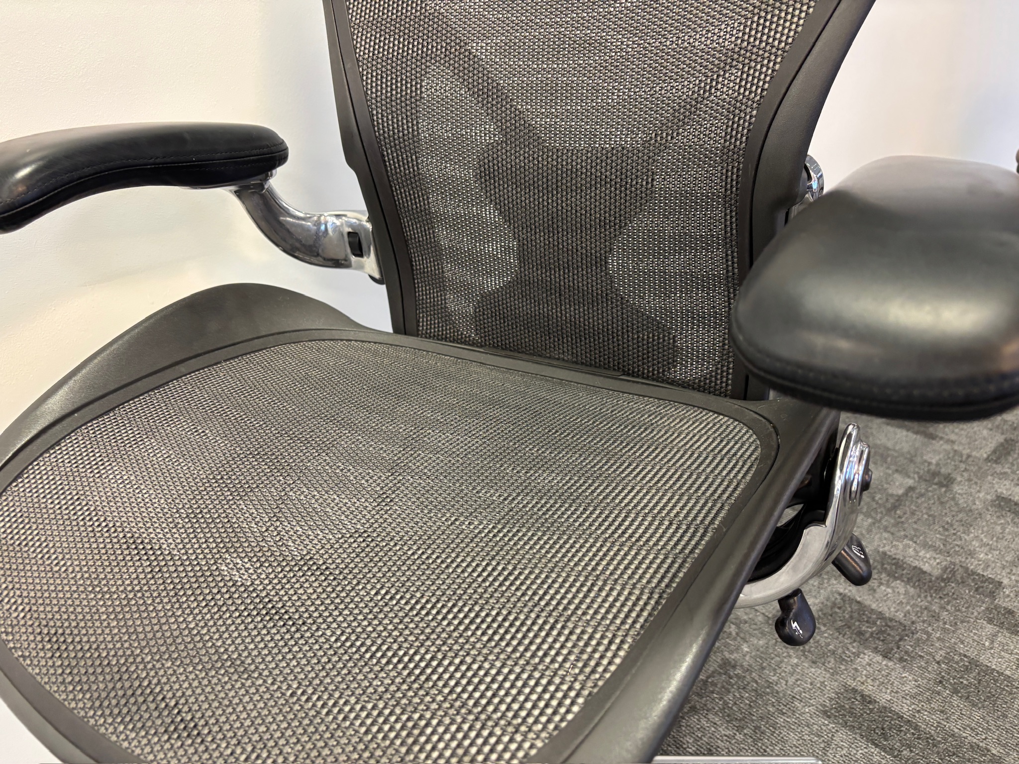 SELT / SOLD Herman Miller Aeron, B stærð 12