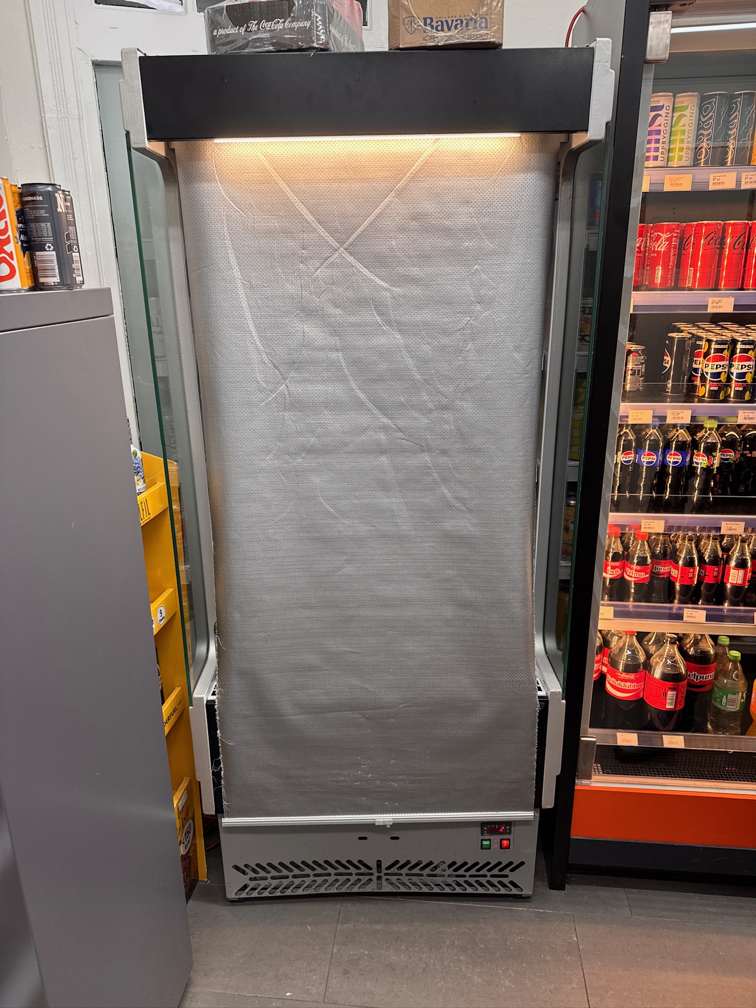 SELT / SOLD Tecnodom opinn kæliskápur með gardínu, H197xB88xD50sm. 2