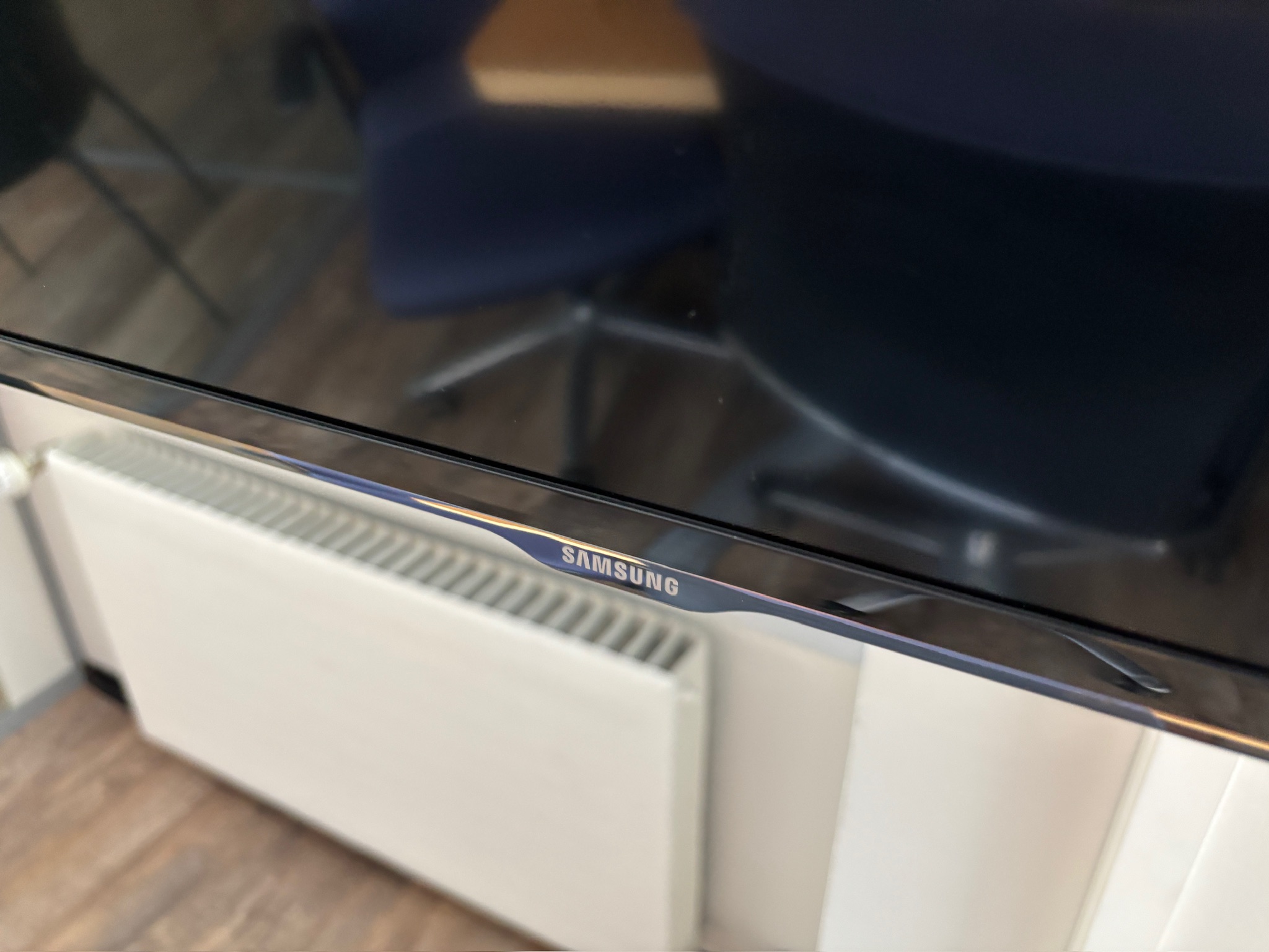 SELT / SOLD Samsung RM40D 40" professional display - myndavél og veggfesting 2