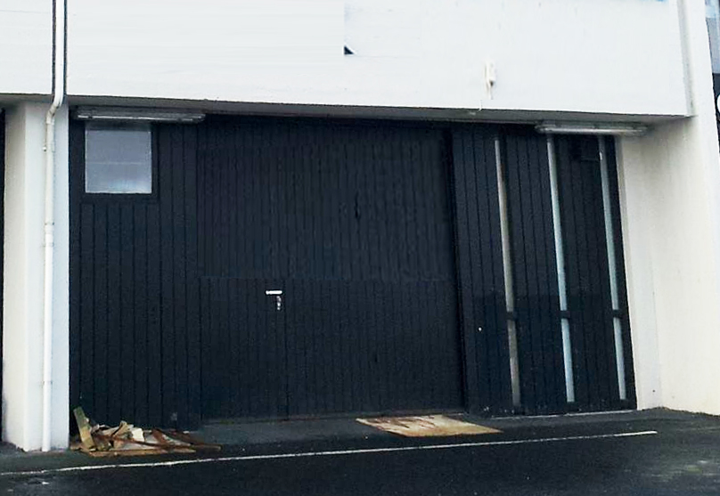 SELT / SOLD - Flekahurð - innkeyrsluhurð - 3/3 metrar
