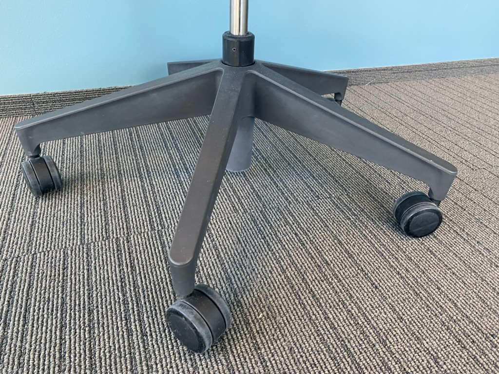 SELT / SOLD Herman Miller Mirra 2 frá Pennanum, sem nýir 12