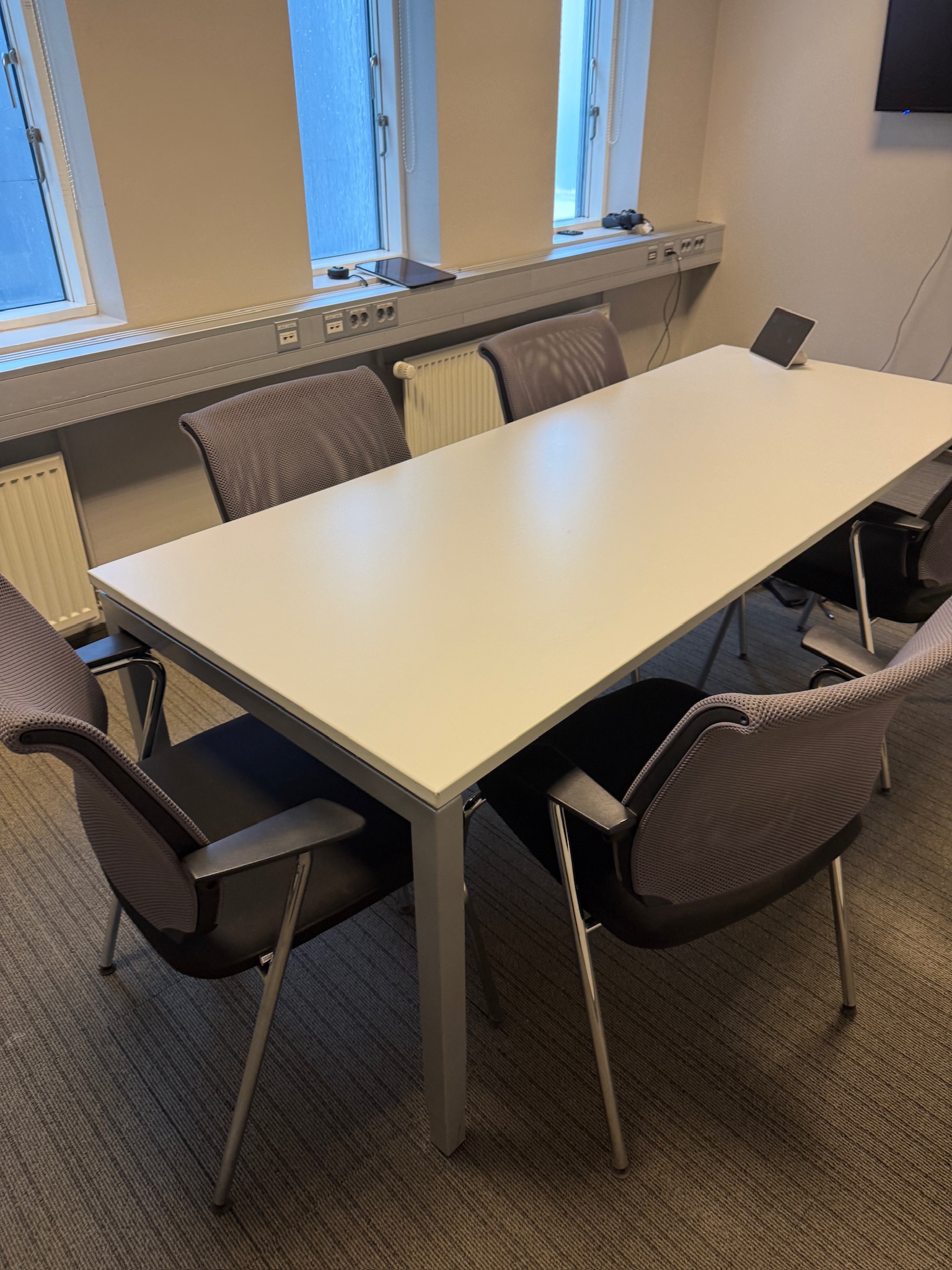 SELT / SOLD Sedus fundarborð, L200xB80sm. 3