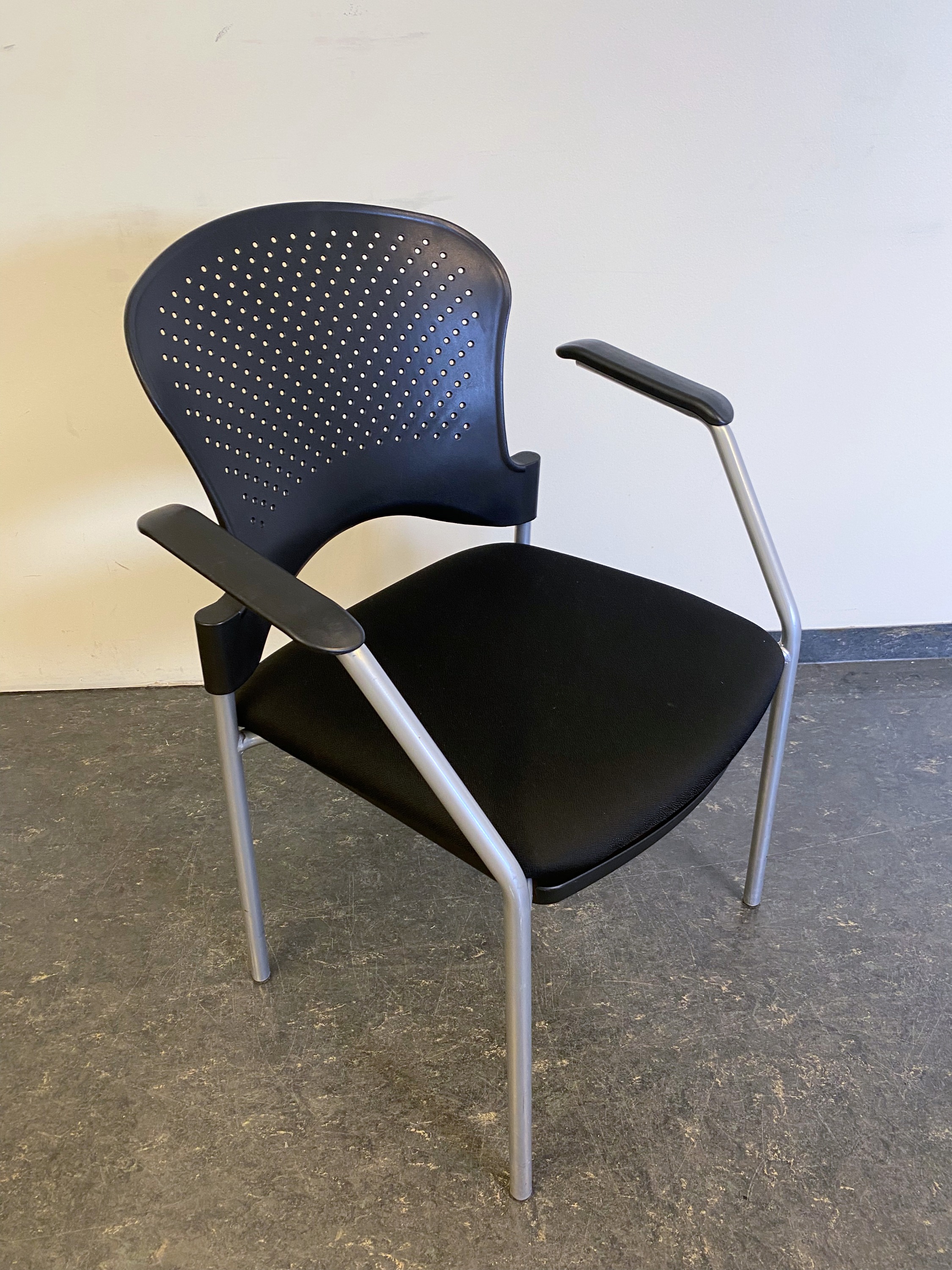 SELT / SOLD Fundarstólar frá InnX