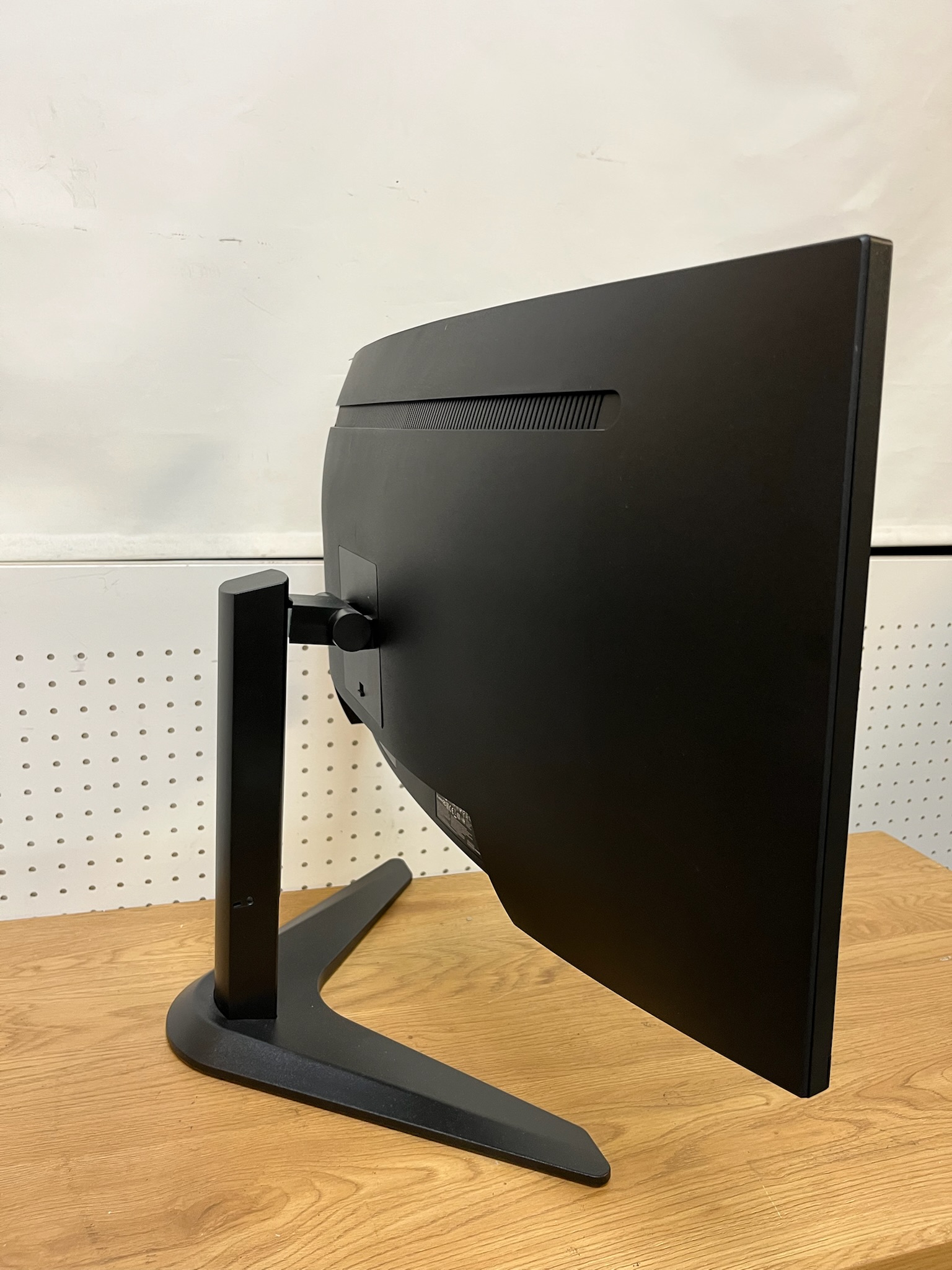 SELT / SOLD Lenovo bogadreginn leikjaskjár, 34'', 144hz, 3440x1440p 3