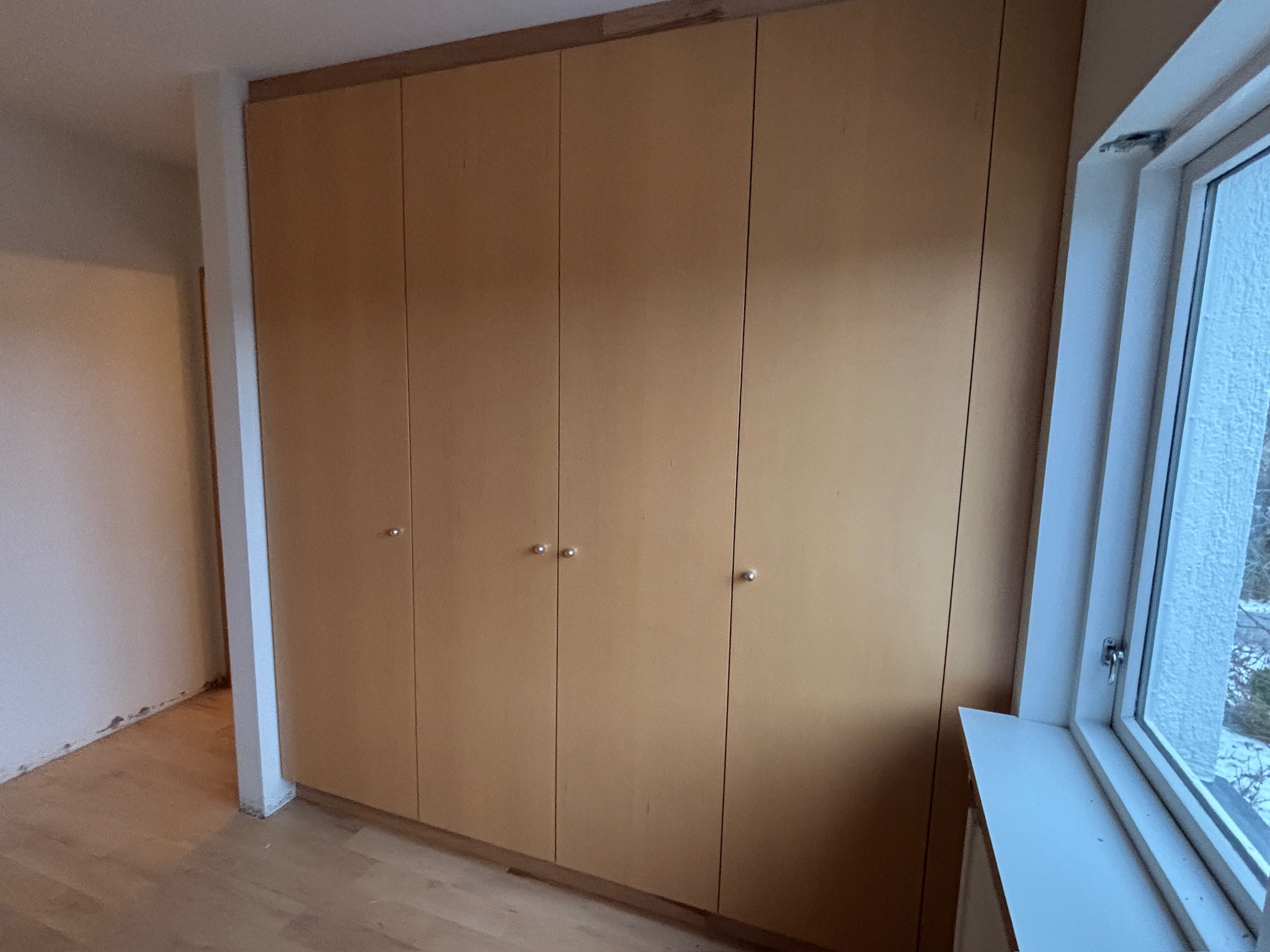 SELT / SOLD - Skápainnrétting frá Brúnás, H240 x B225 x D55 sm.