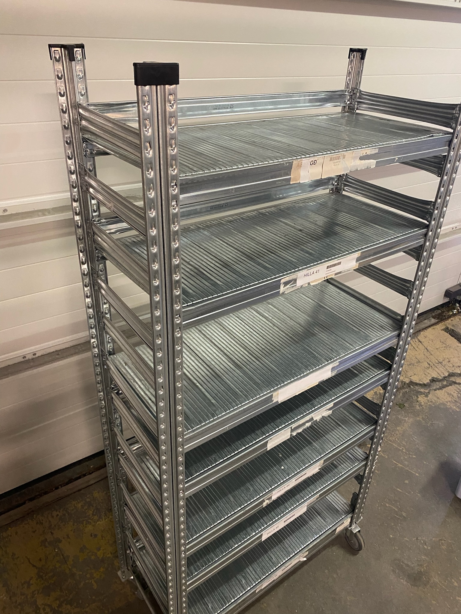 SELT / SOLD Ísold hillurekkar á hjólum - Super 1/2/3 frá Ísold 3