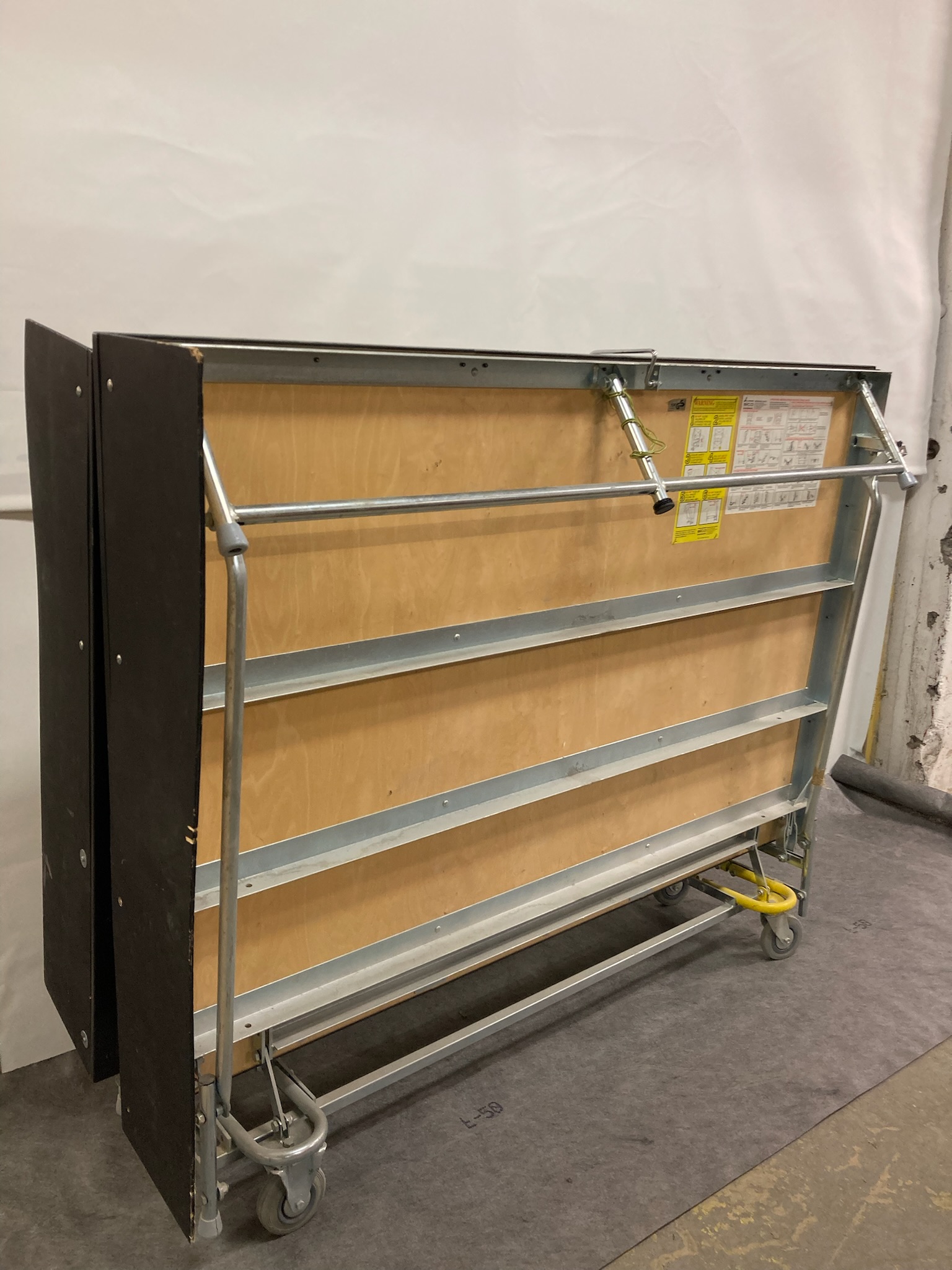 SELT / SOLD - Cico svið - Nú getur þú átt sviðið! 245 x 183 x H30sm 2