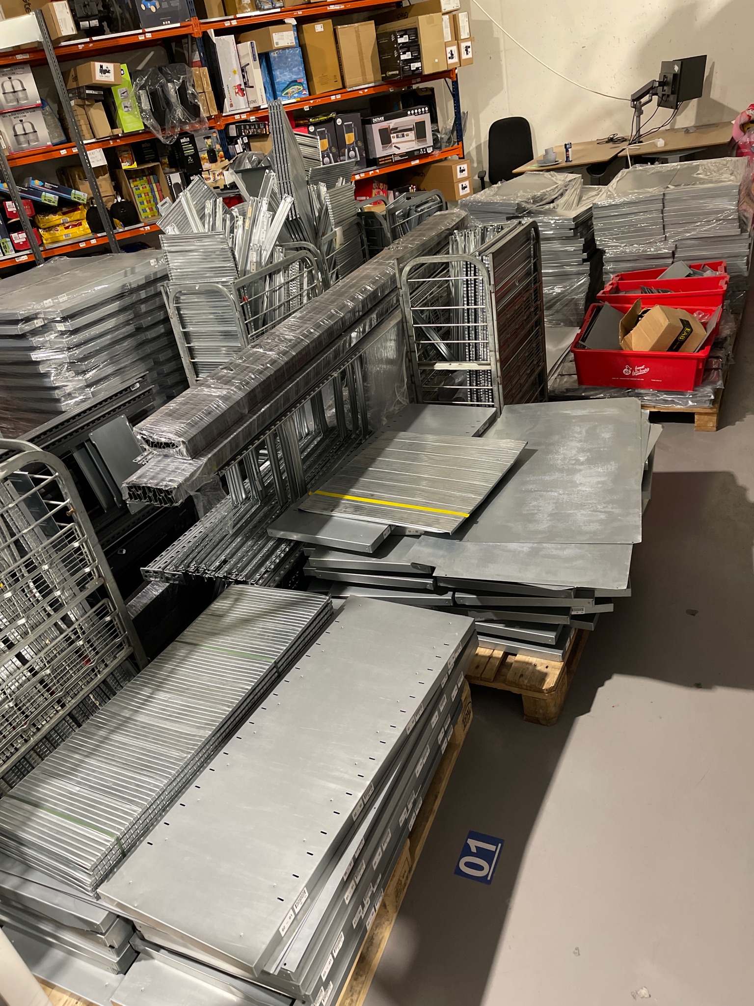 SELT/SOLD EAB sænskar lagerhillur - tínsluhillur - rekkahillur 10