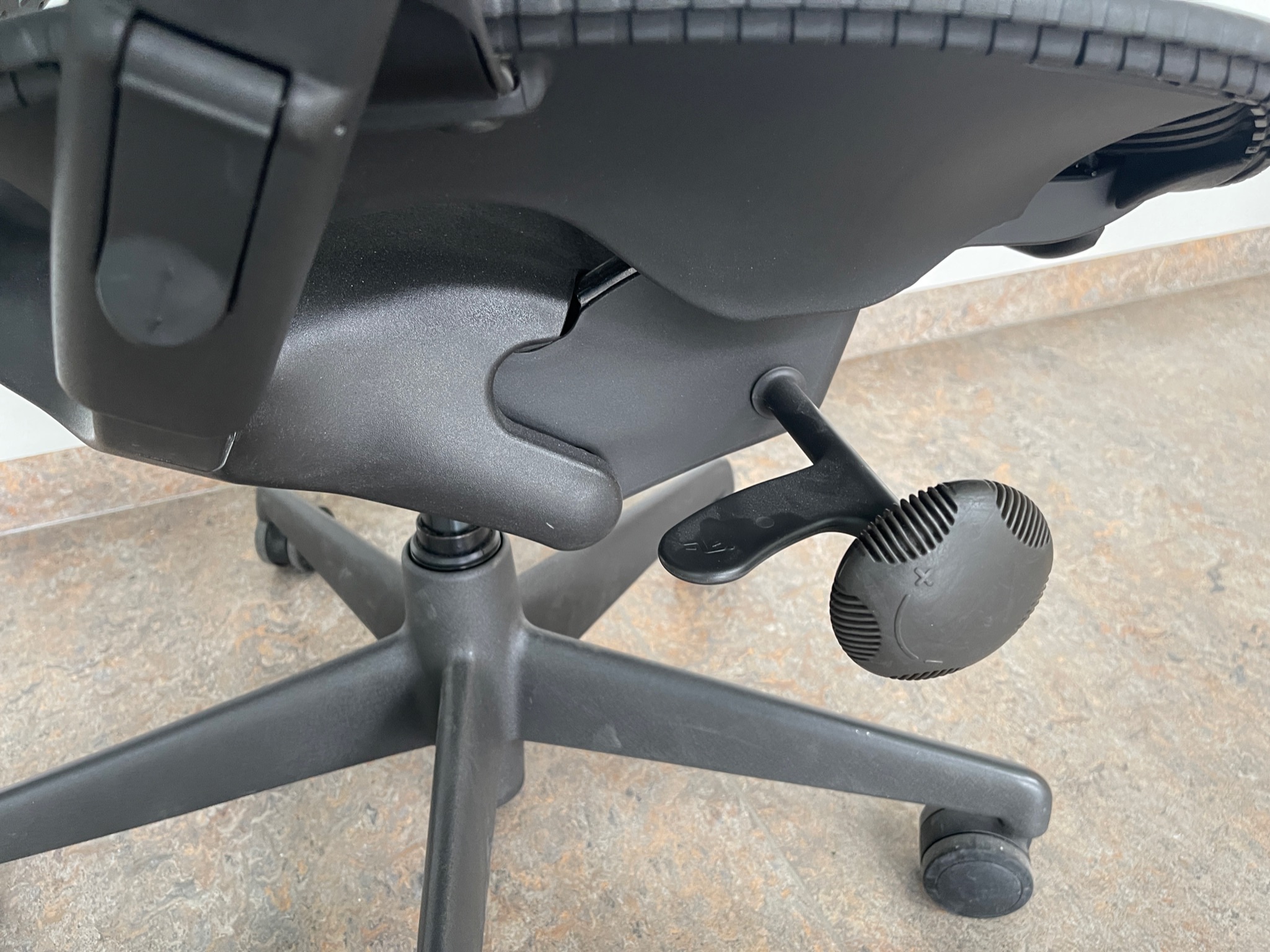 SELT / SOLD Herman Miller (Mirra) 7