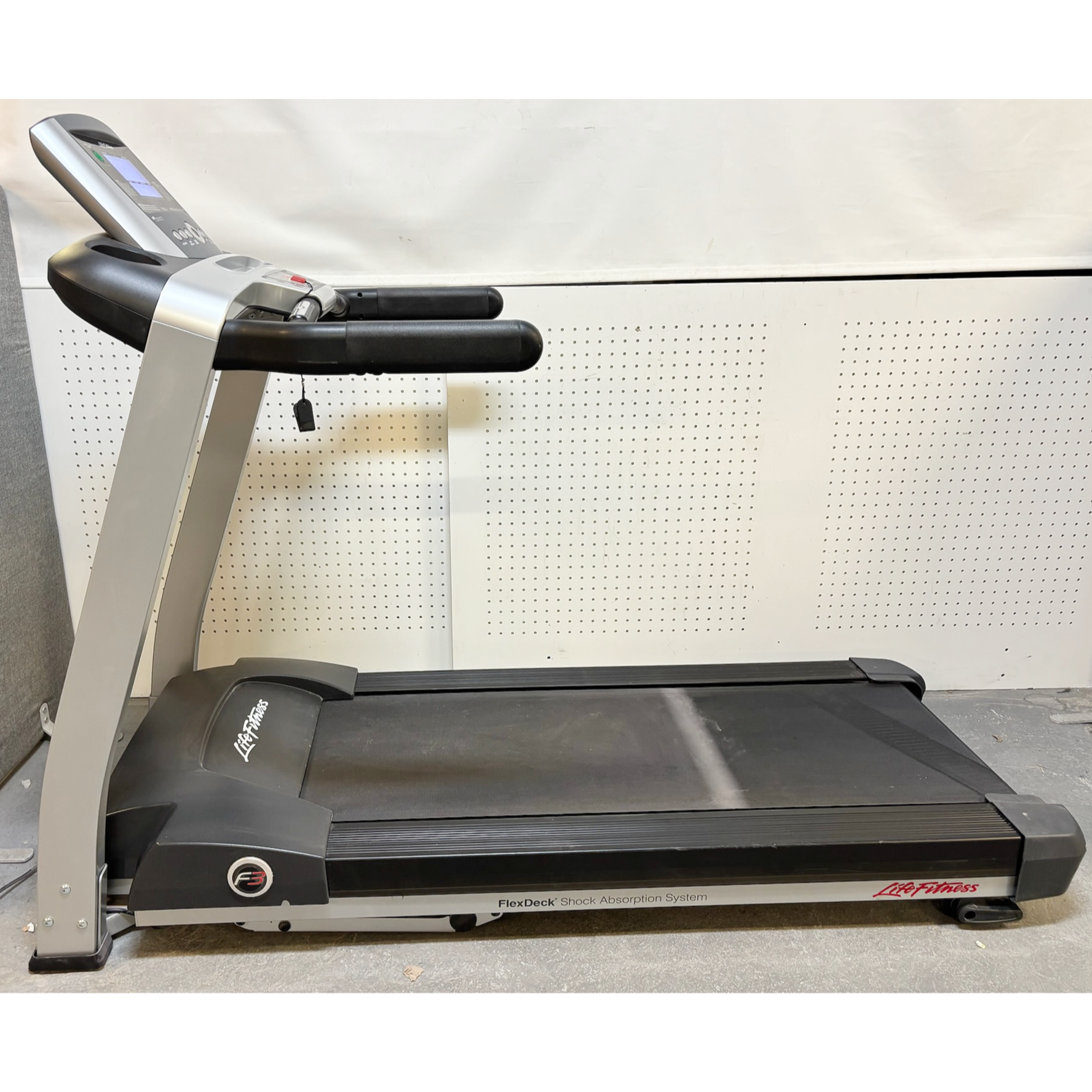 SELT / SOLD Life Fitness F3 hlaupabretti