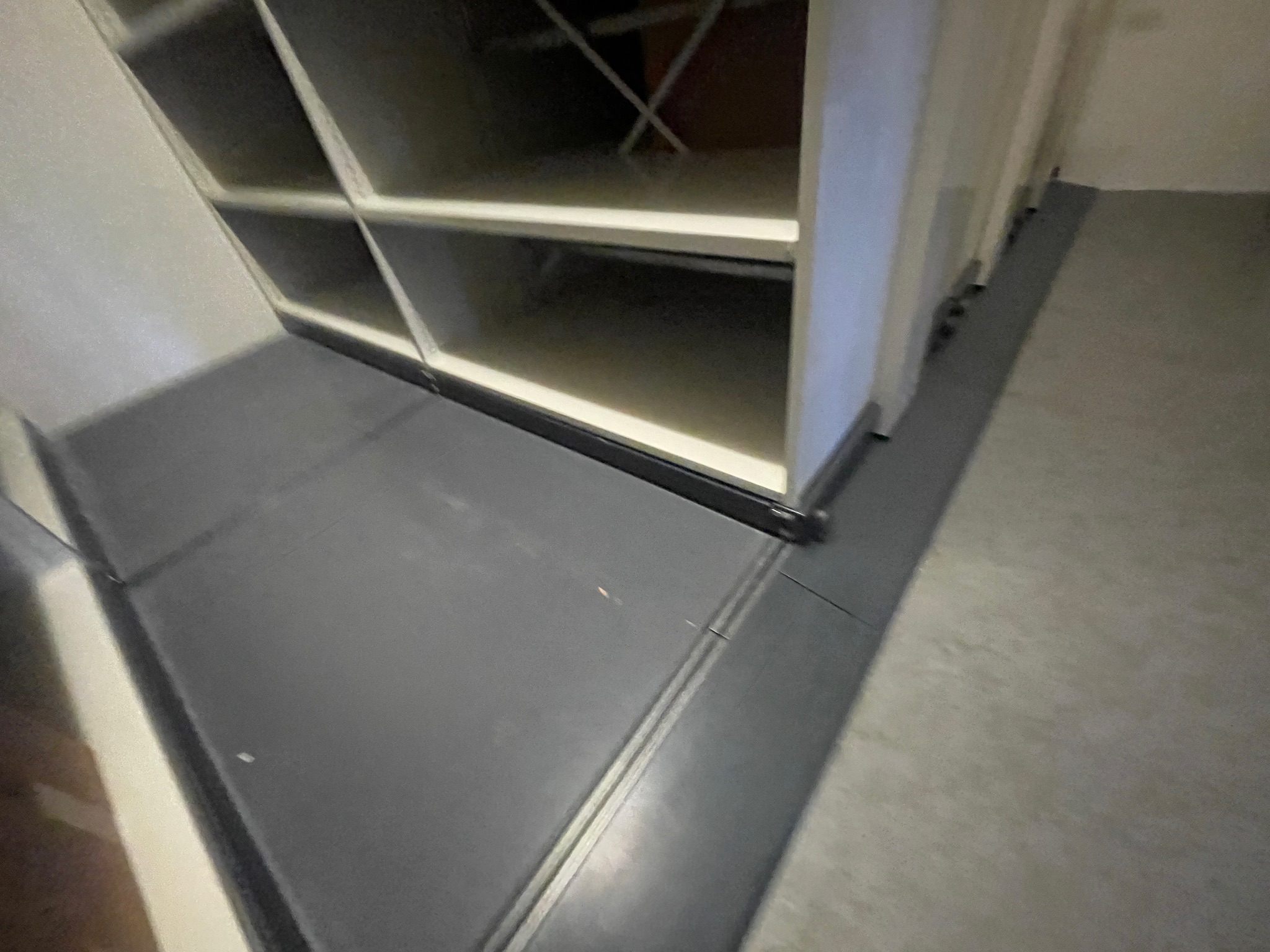 SELT / SOLD Hjólarekki / flettiskápur / lagerhillur á hjólum 11