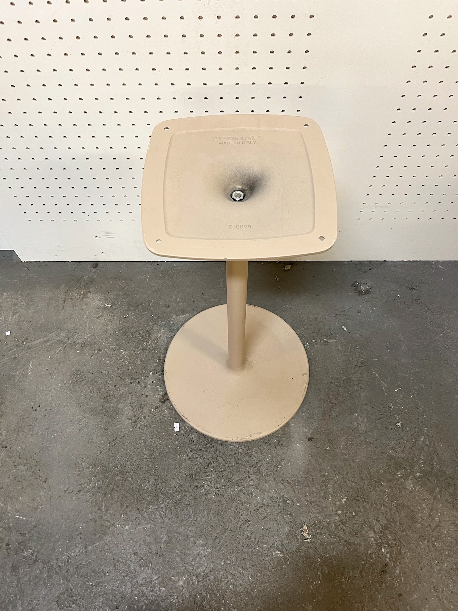 SELT / SOLD Borðfótur, H73 sm 2