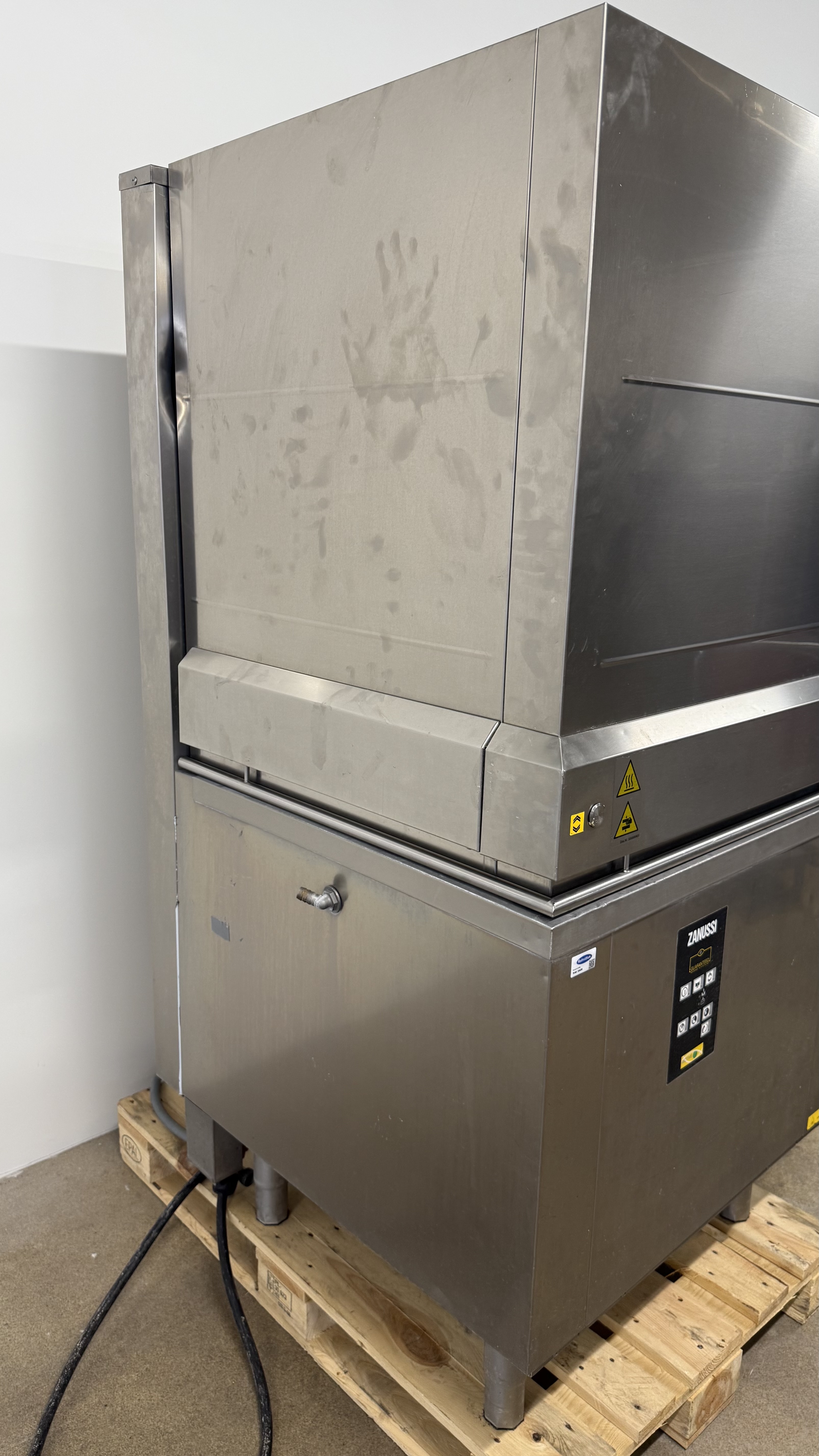 SELT / SOLD Zanussi grófþvottavél frá ProGastro 3