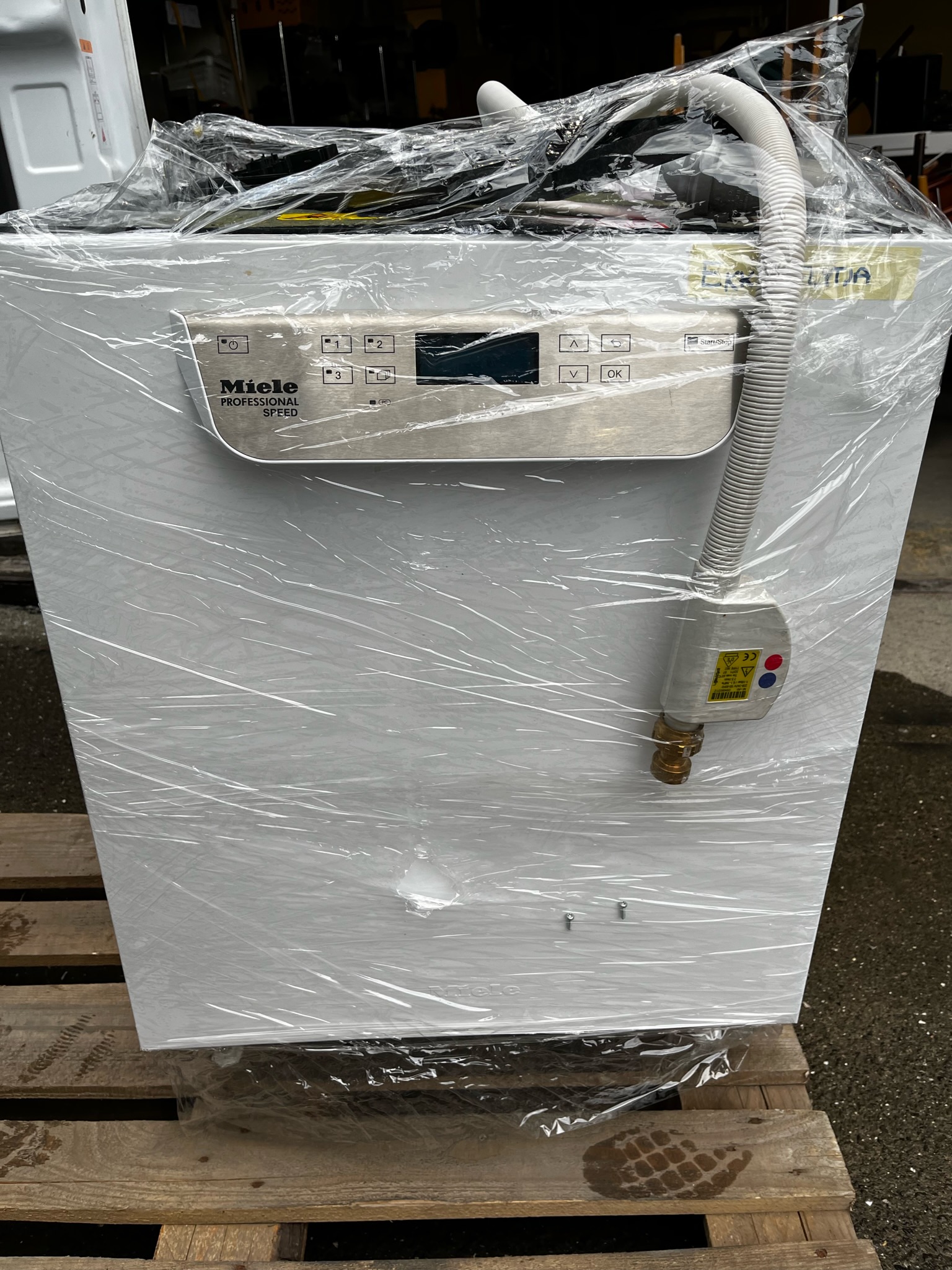 SELT / SOLD Miele Professional Speed undirborðuppþvottavél (2021) 2