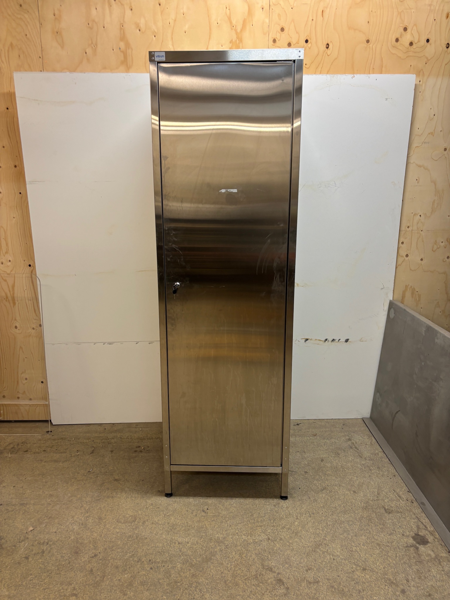 SELT / SOLD VITRUM Ræstiskápur ónotaður ryðfrítt Stál - B60 x D70 x H200 sm. 3