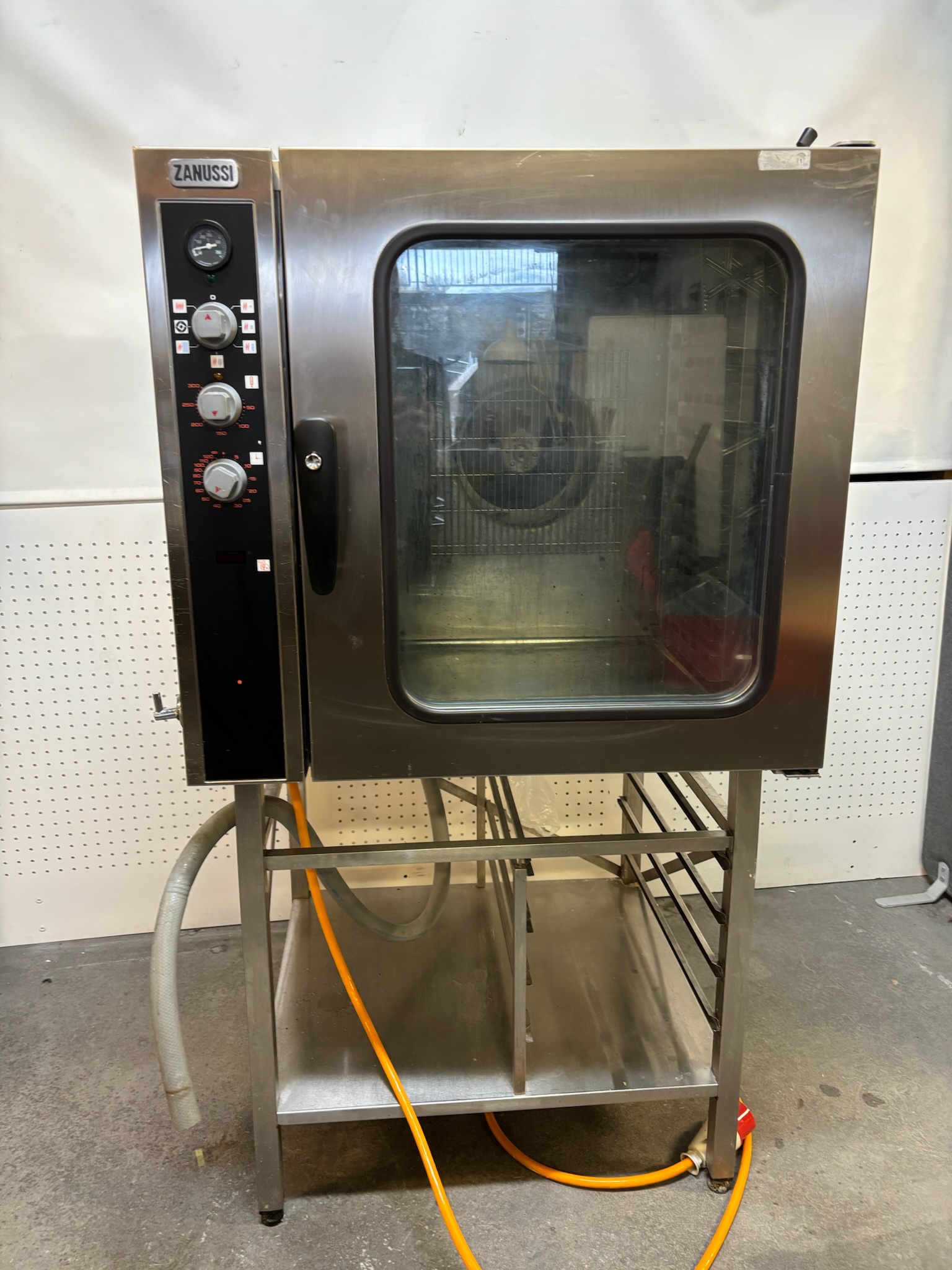 SELT / SOLD Zanussi gufuofn á standi, 10 skúffur 2