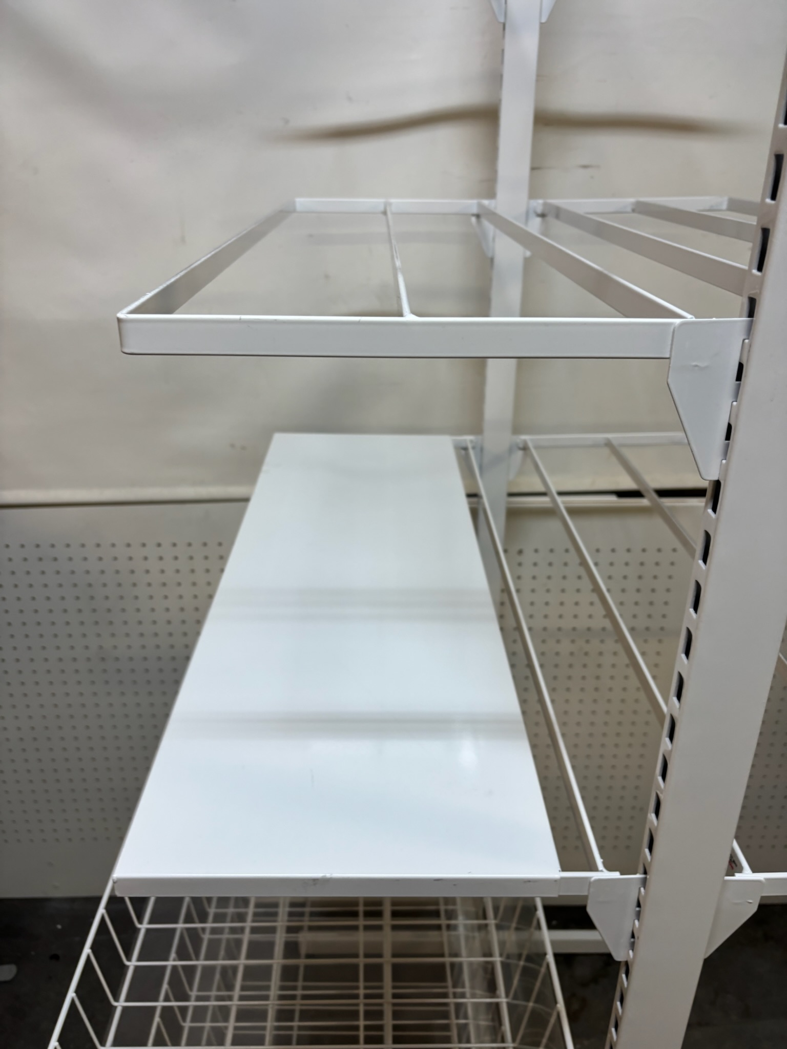 SELT / SOLD Frístandandi verslunarhillur 5