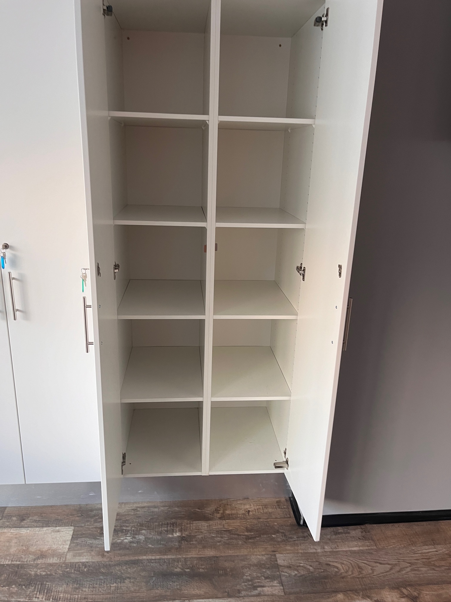 SELT / SOLD Nettoline skápainnrétting frá Fríform, H244 x B240 sm. 6
